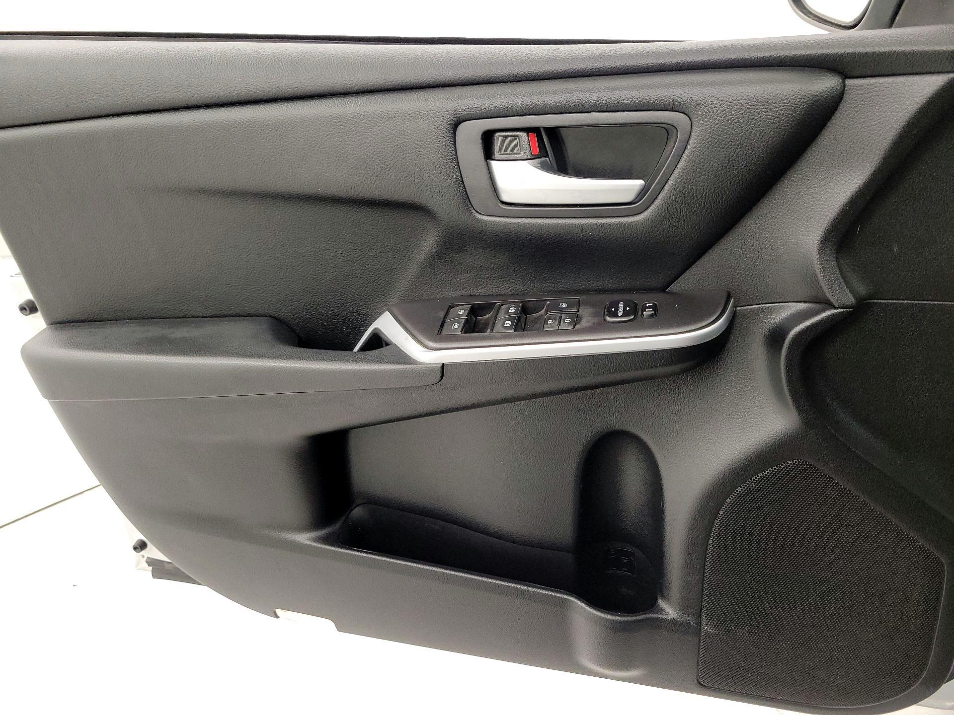 Thumbnail: 2015 Toyota Camry - 12