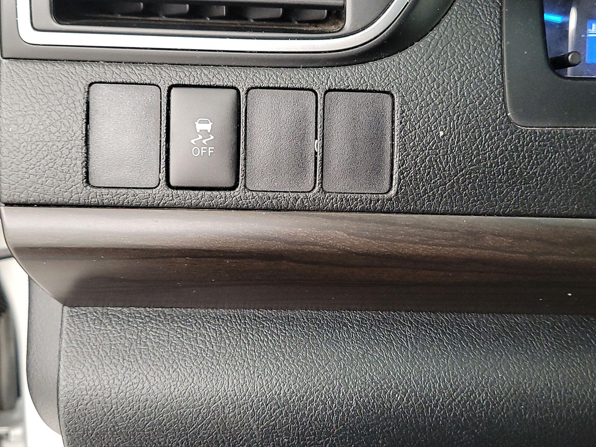 Thumbnail: 2015 Toyota Camry - 13