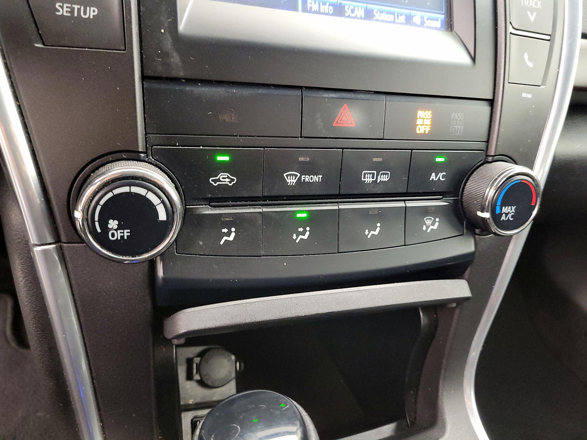 Thumbnail: 2015 Toyota Camry - 16
