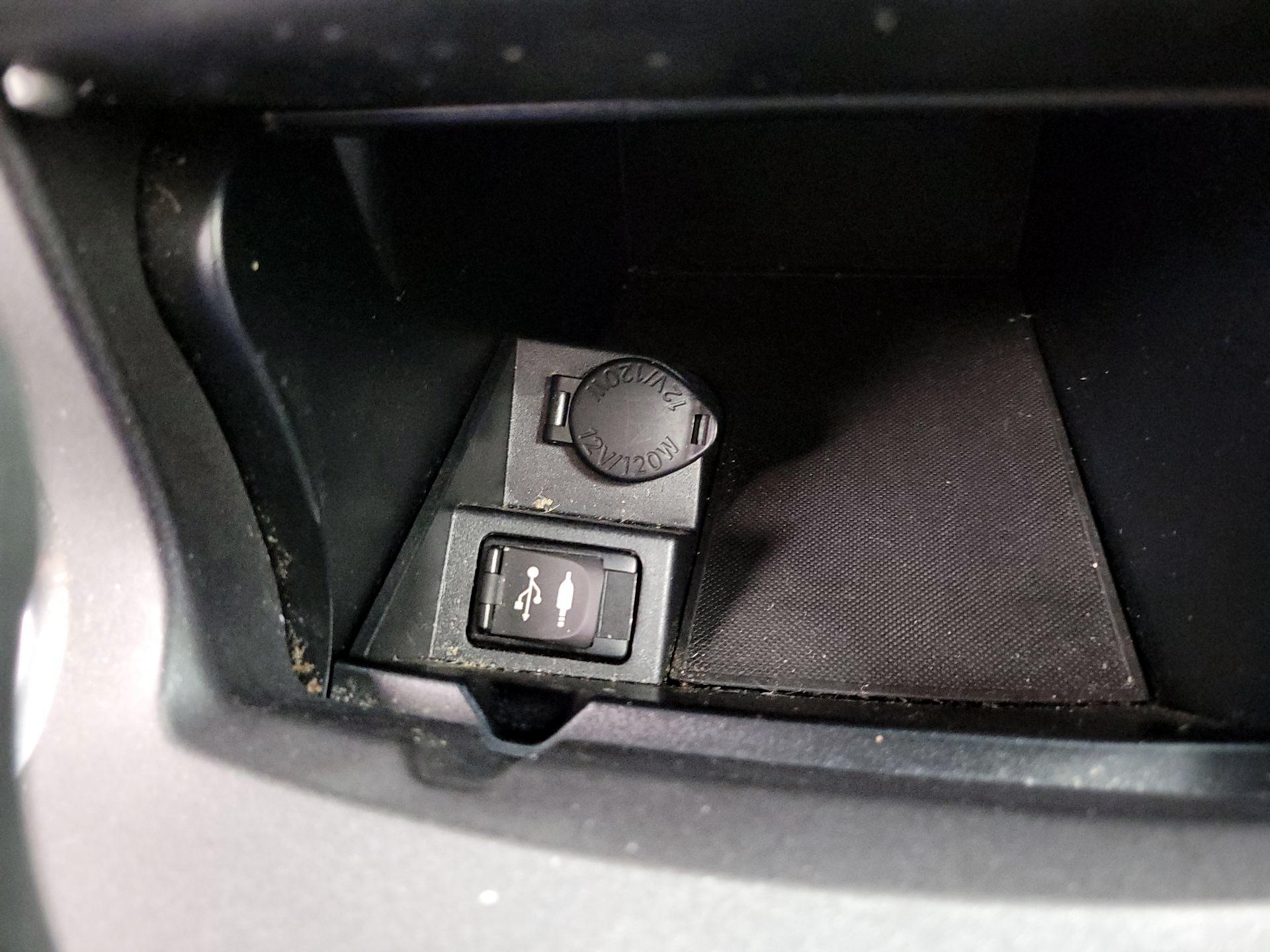Thumbnail: 2015 Toyota Camry - 18