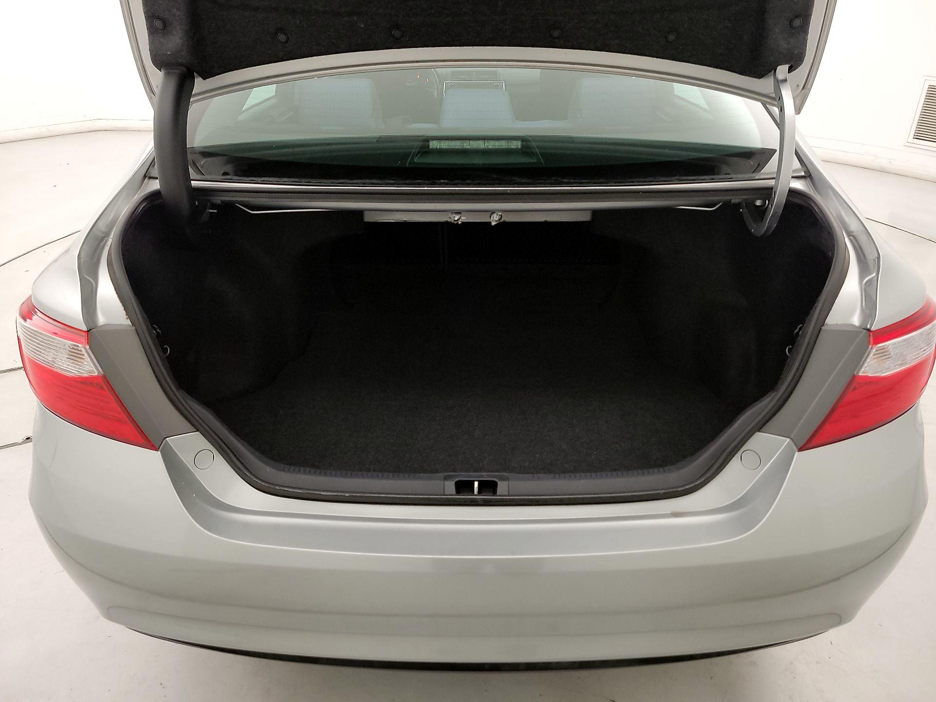Thumbnail: 2015 Toyota Camry - 20