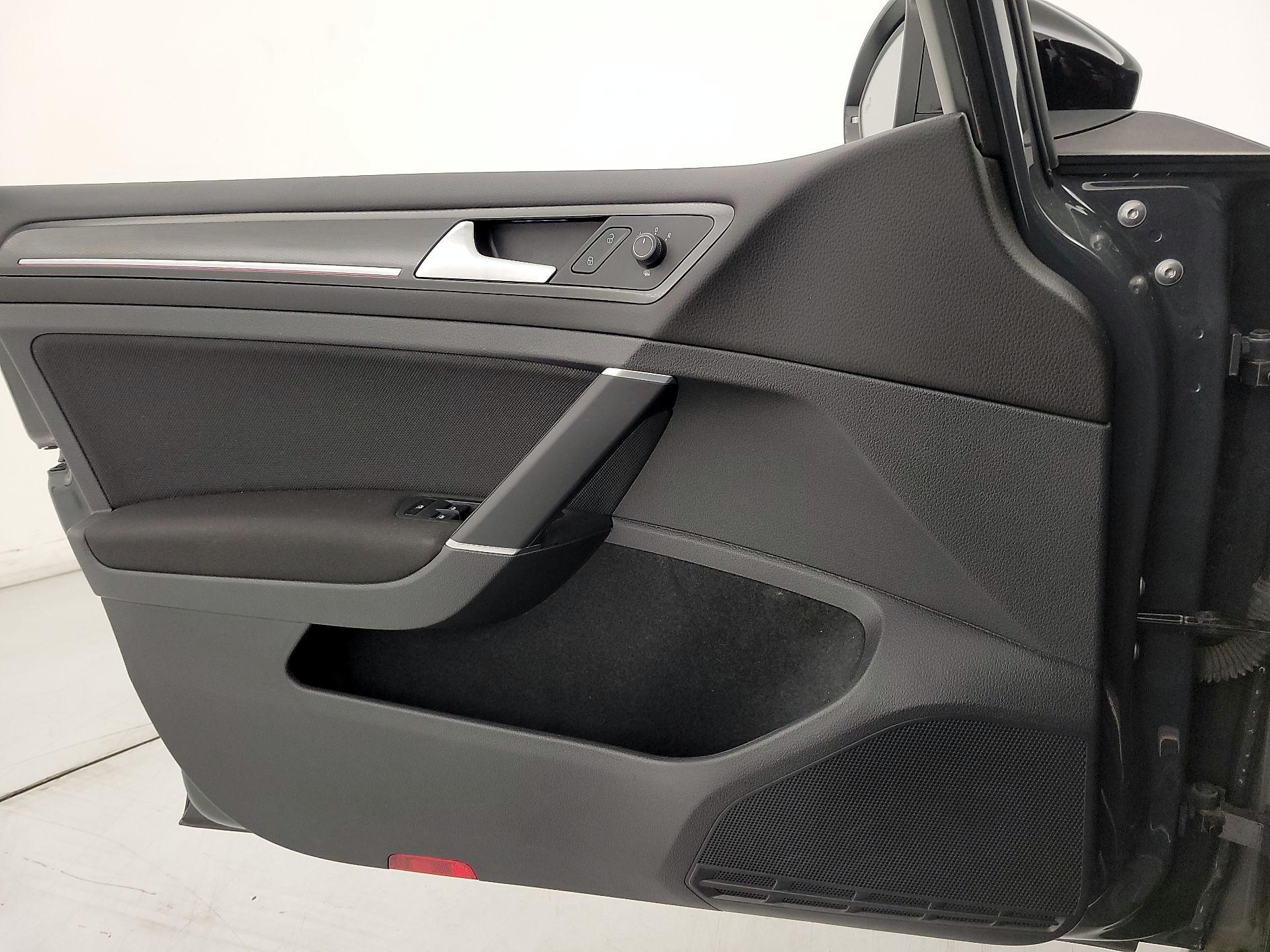 Thumbnail: 2019 Volkswagen Golf - 12