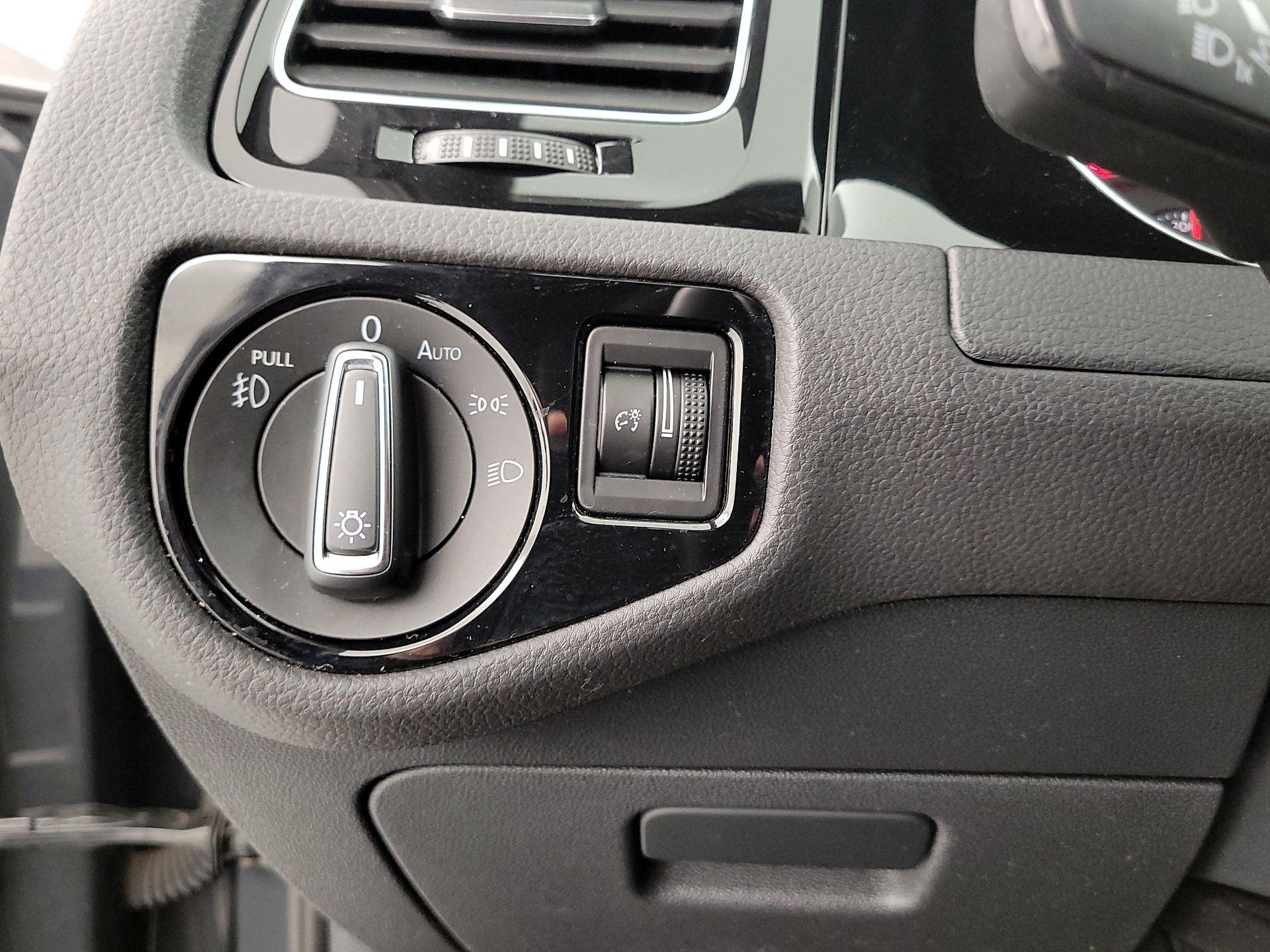 Thumbnail: 2019 Volkswagen Golf - 13