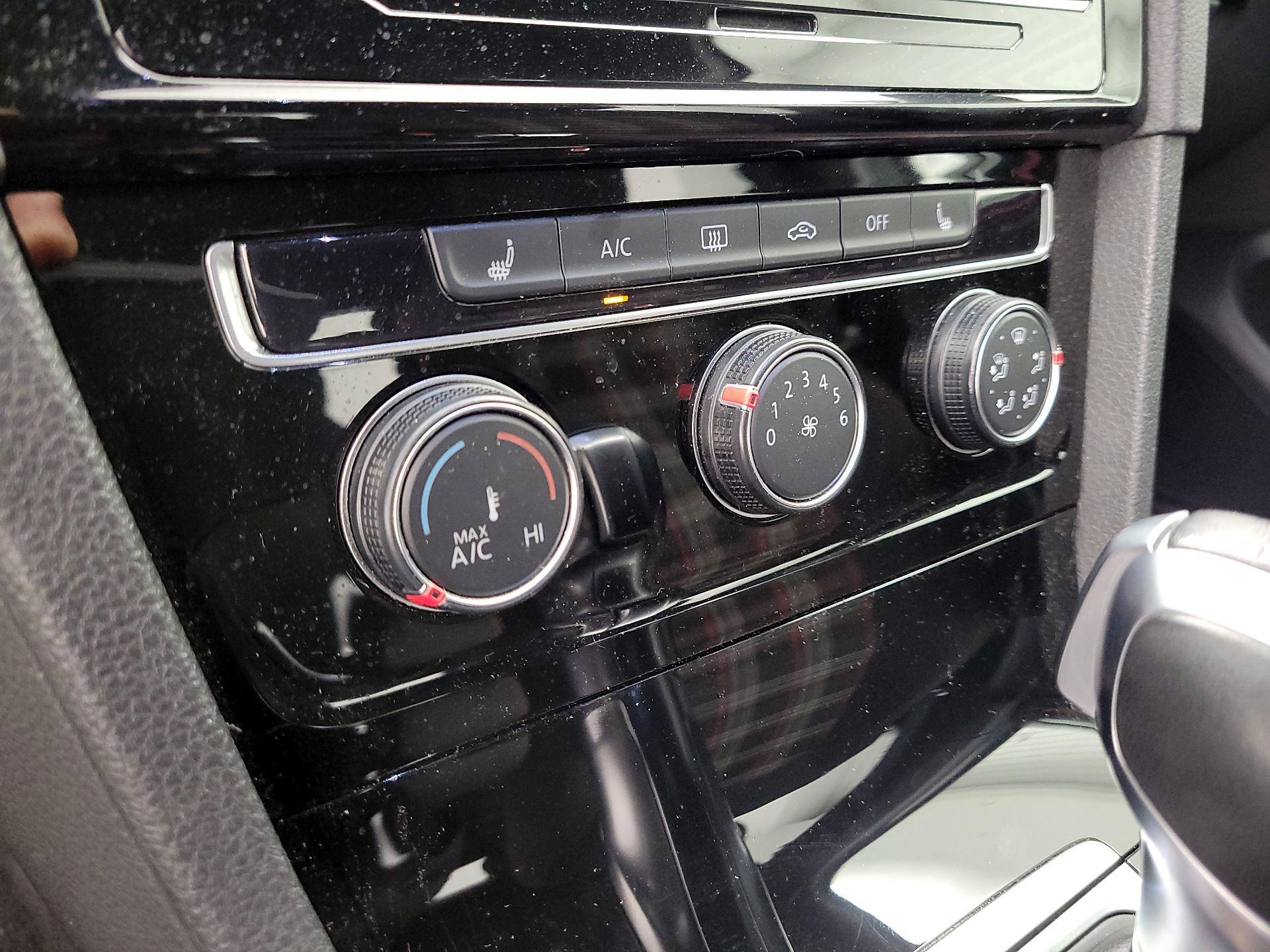 Thumbnail: 2019 Volkswagen Golf - 16