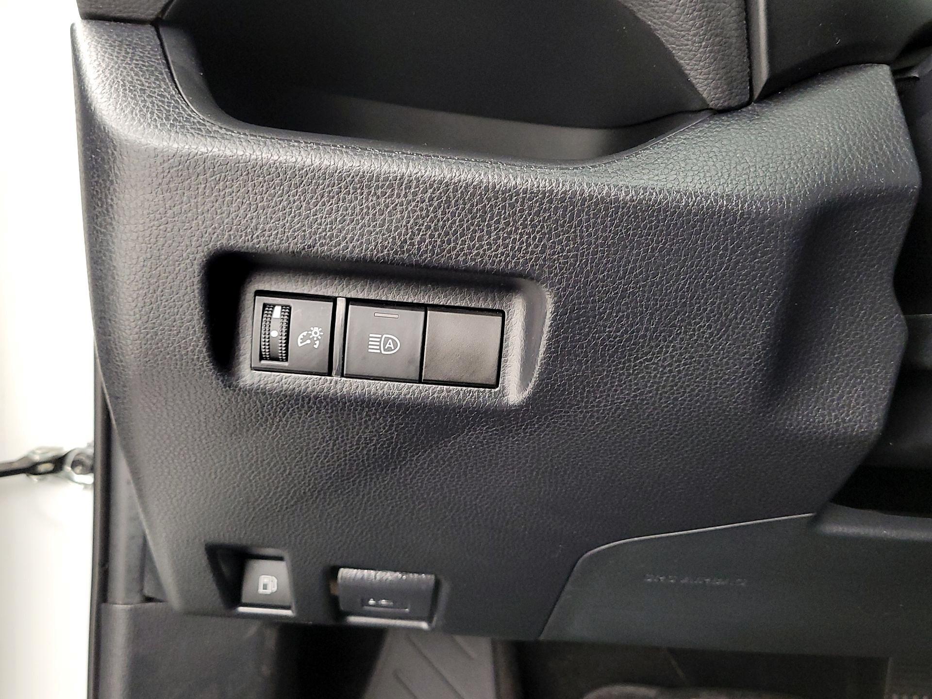 Thumbnail: 2019 Toyota RAV4 - 13