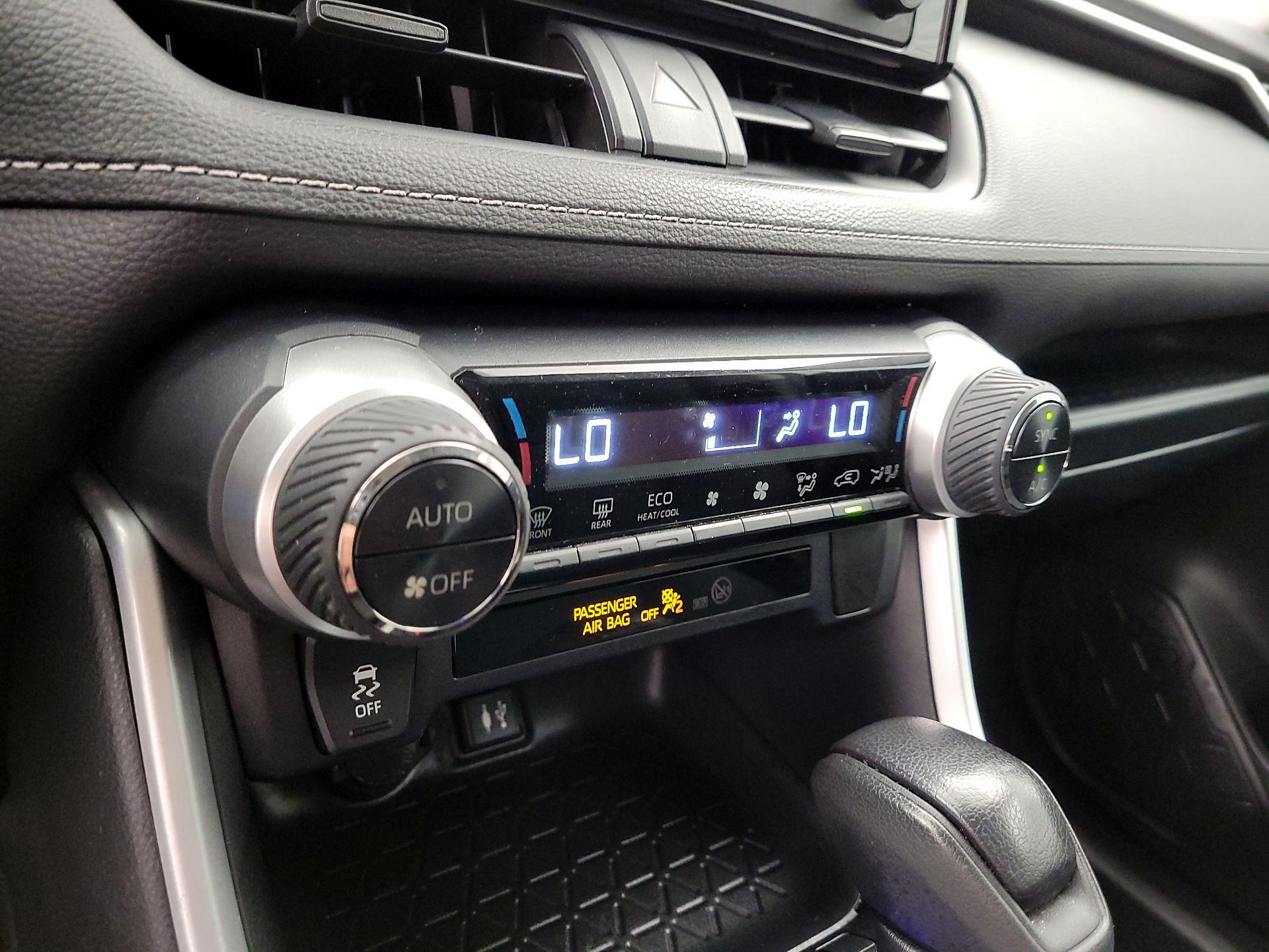 Thumbnail: 2019 Toyota RAV4 - 16