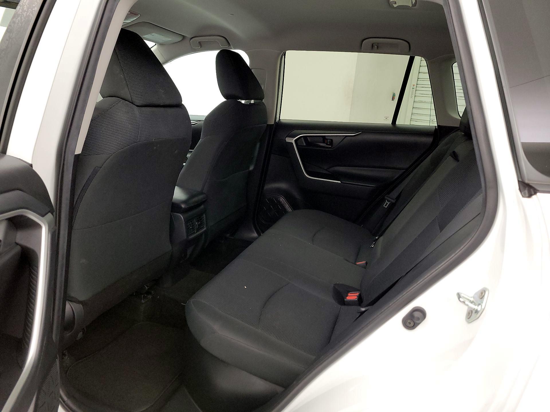 Thumbnail: 2019 Toyota RAV4 - 19