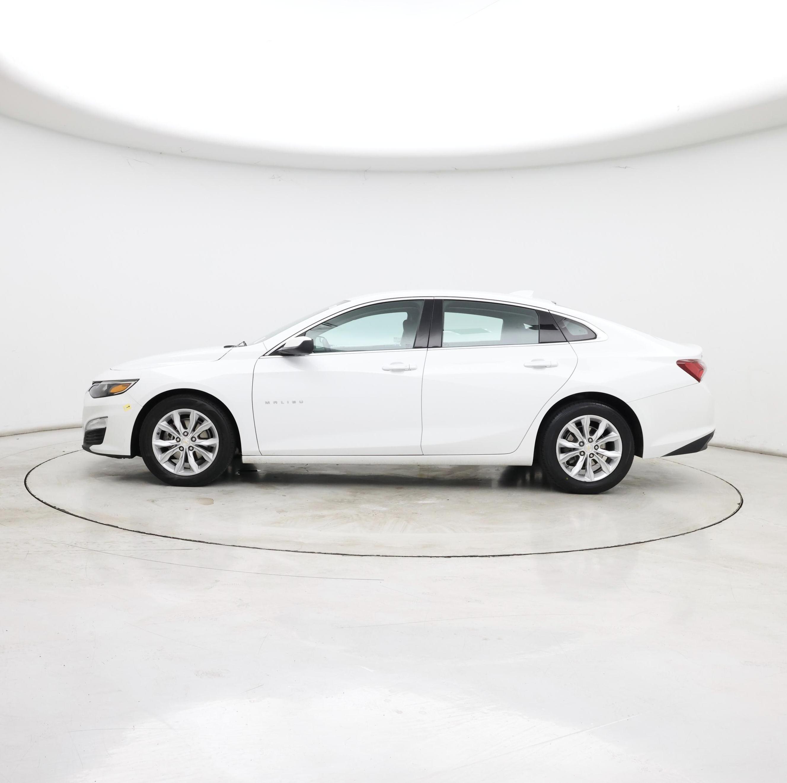 Thumbnail: 2021 Chevrolet Malibu - 3