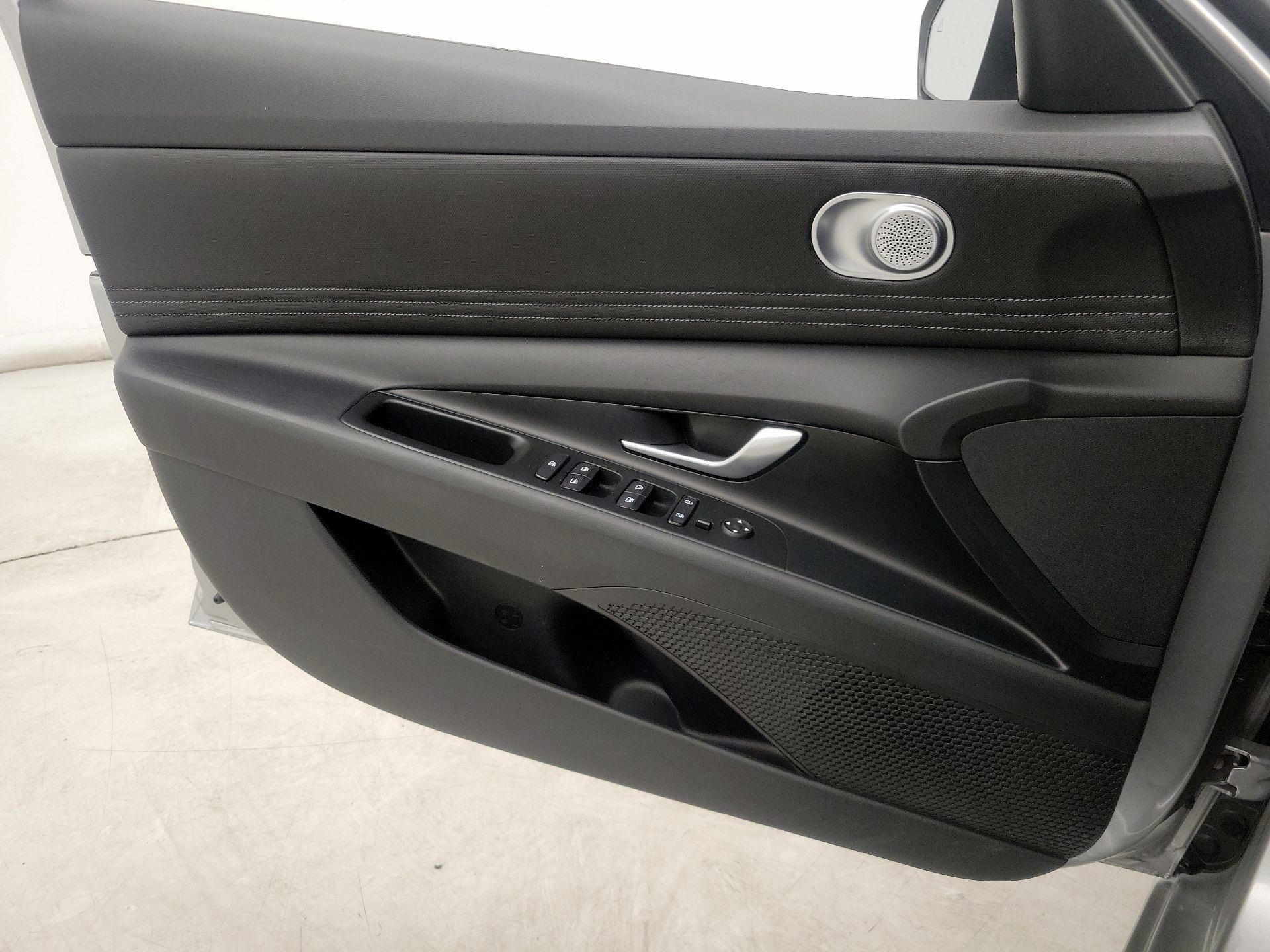 Thumbnail: 2021 Hyundai Elantra - 12