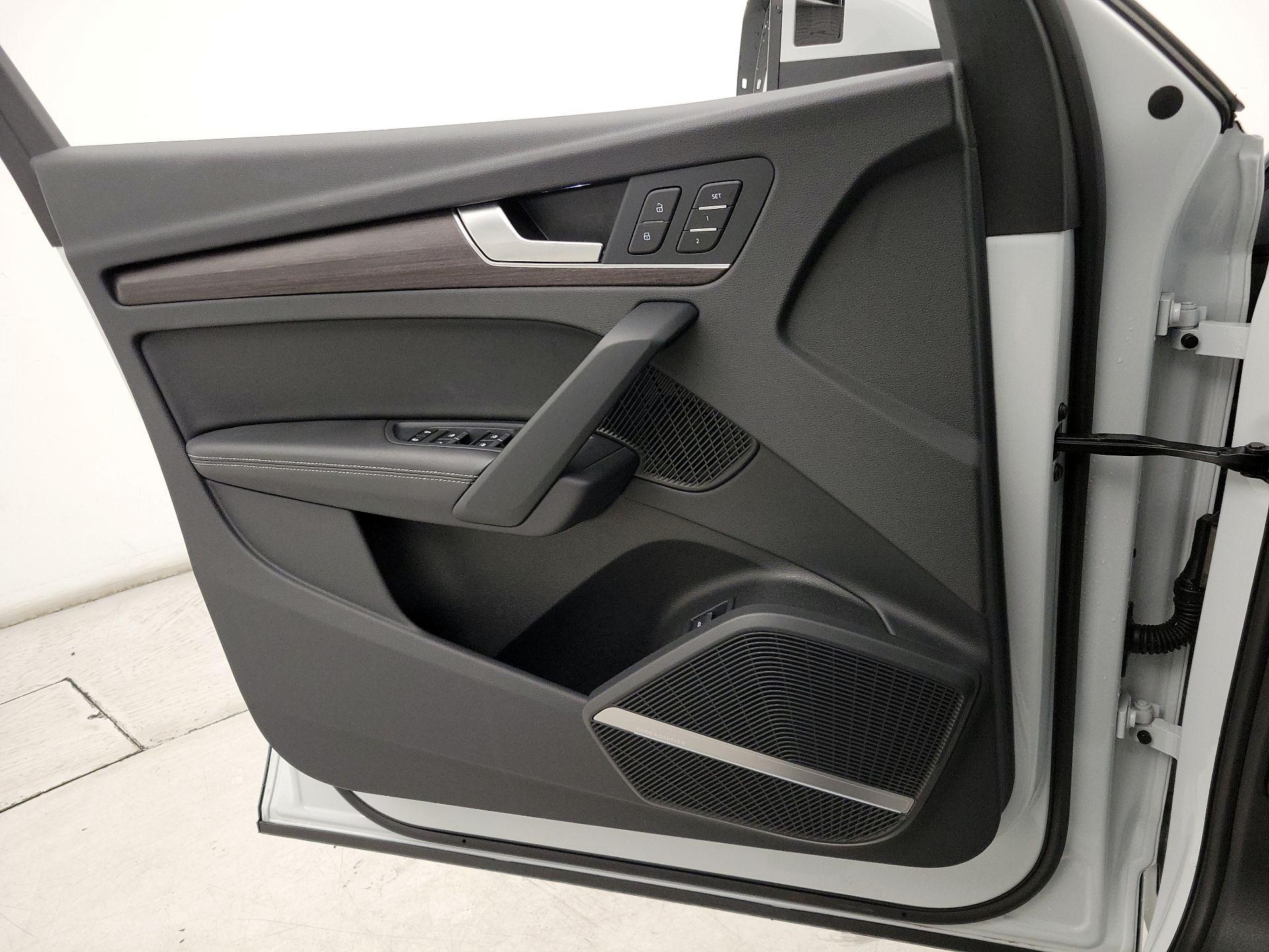 Thumbnail: 2021 Audi Q5 - 12