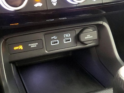 USB/AUX Ports