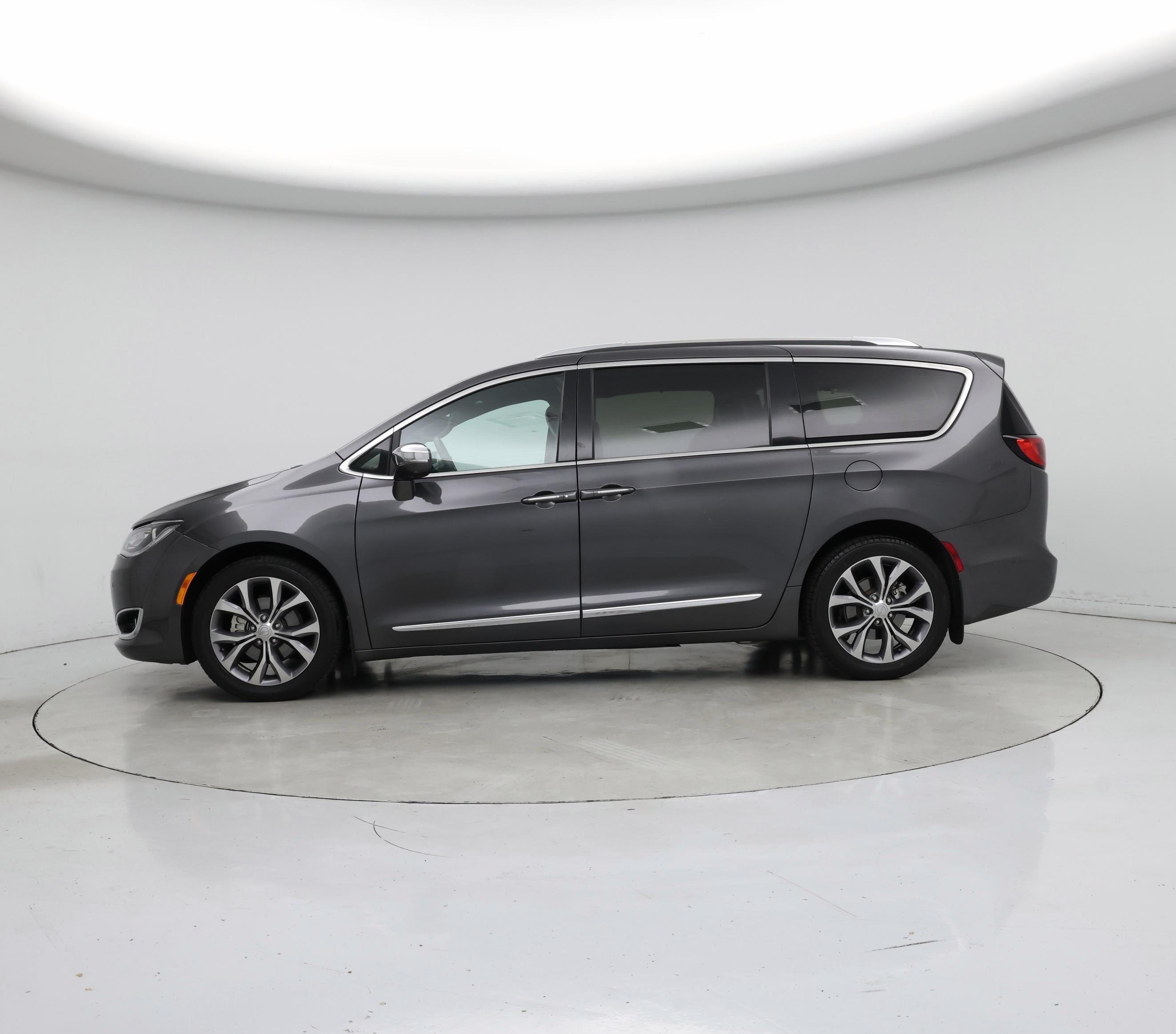 Thumbnail: 2020 Chrysler Pacifica - 3