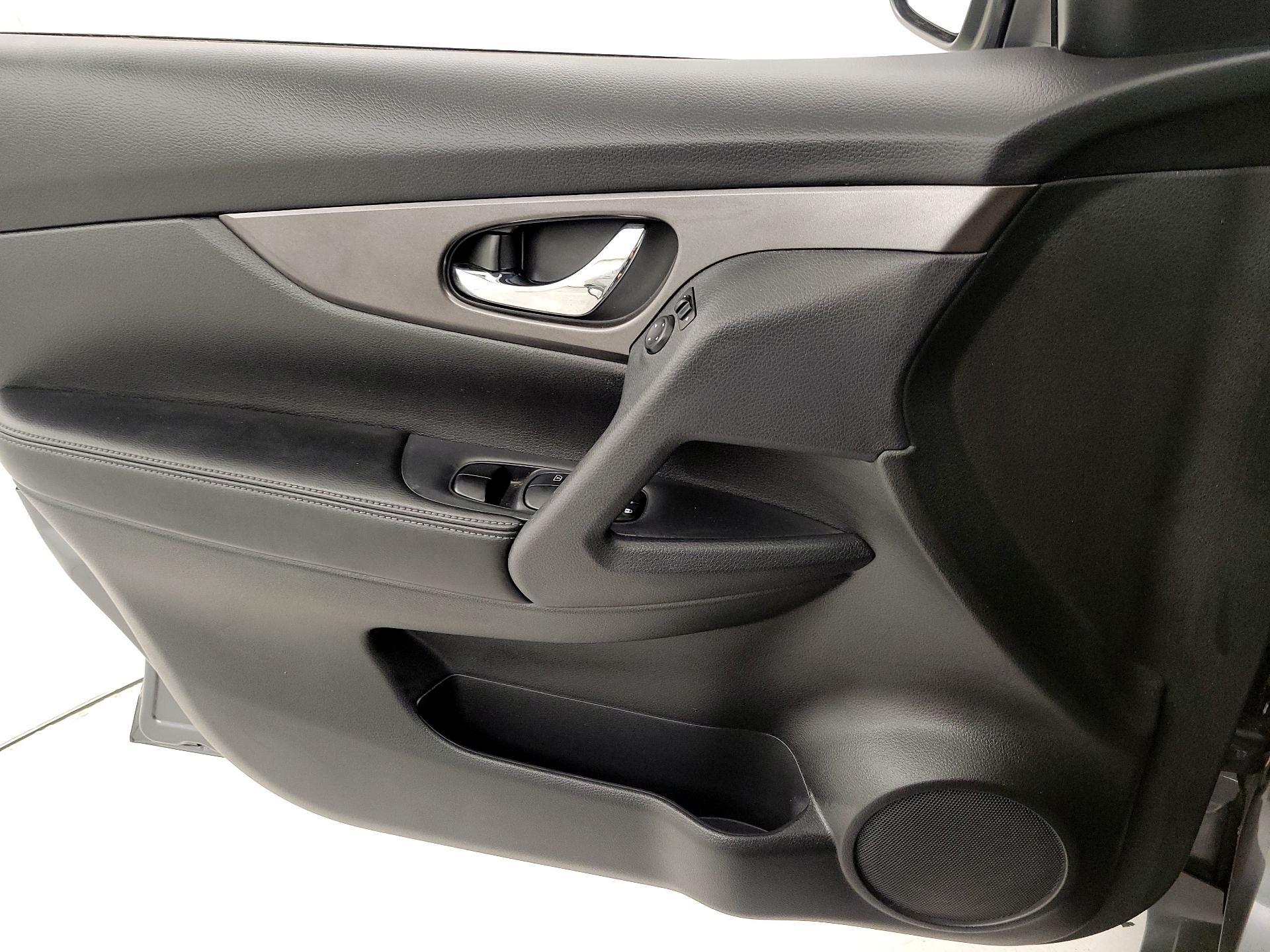 Thumbnail: 2015 Nissan Rogue - 12
