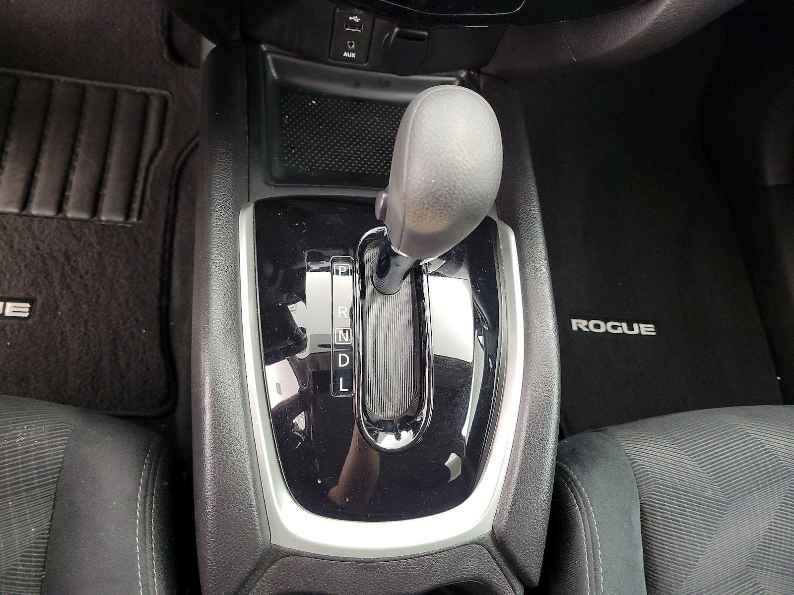 2015 Nissan Rogue SV - Photo 18