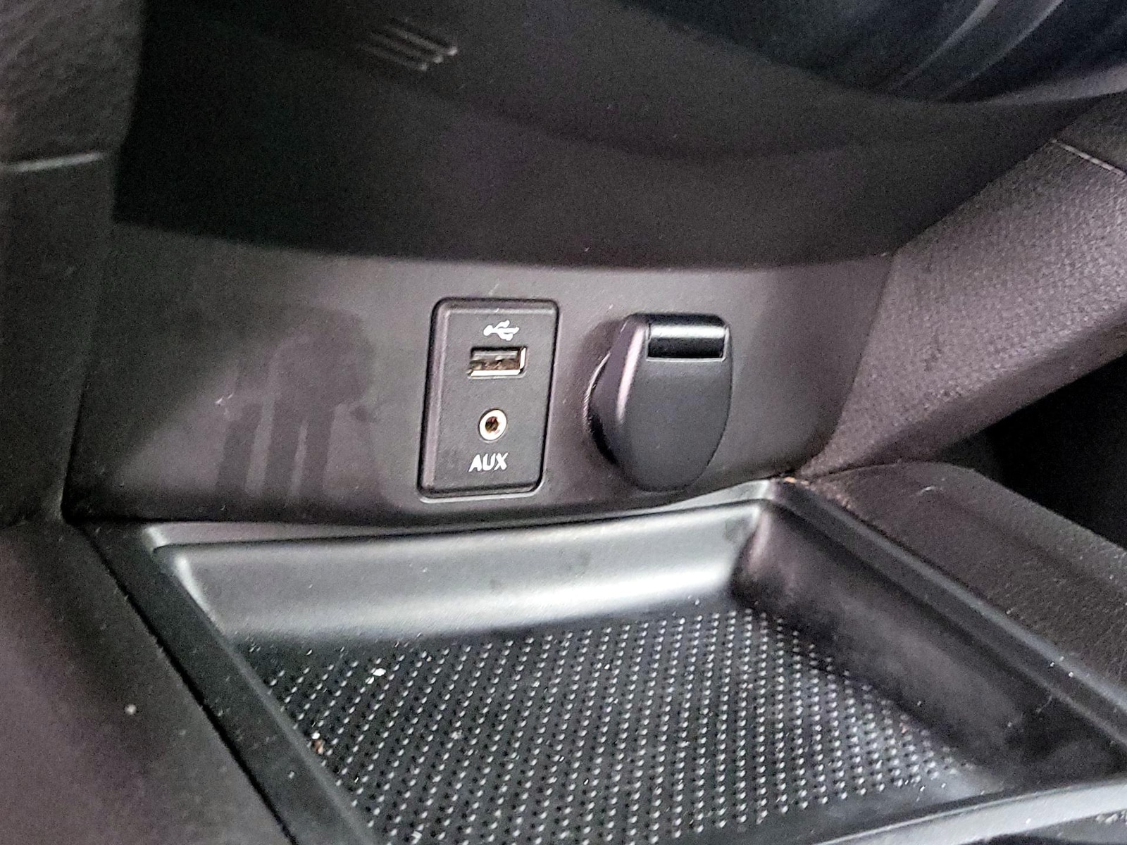 2015 Nissan Rogue SV - Photo 19