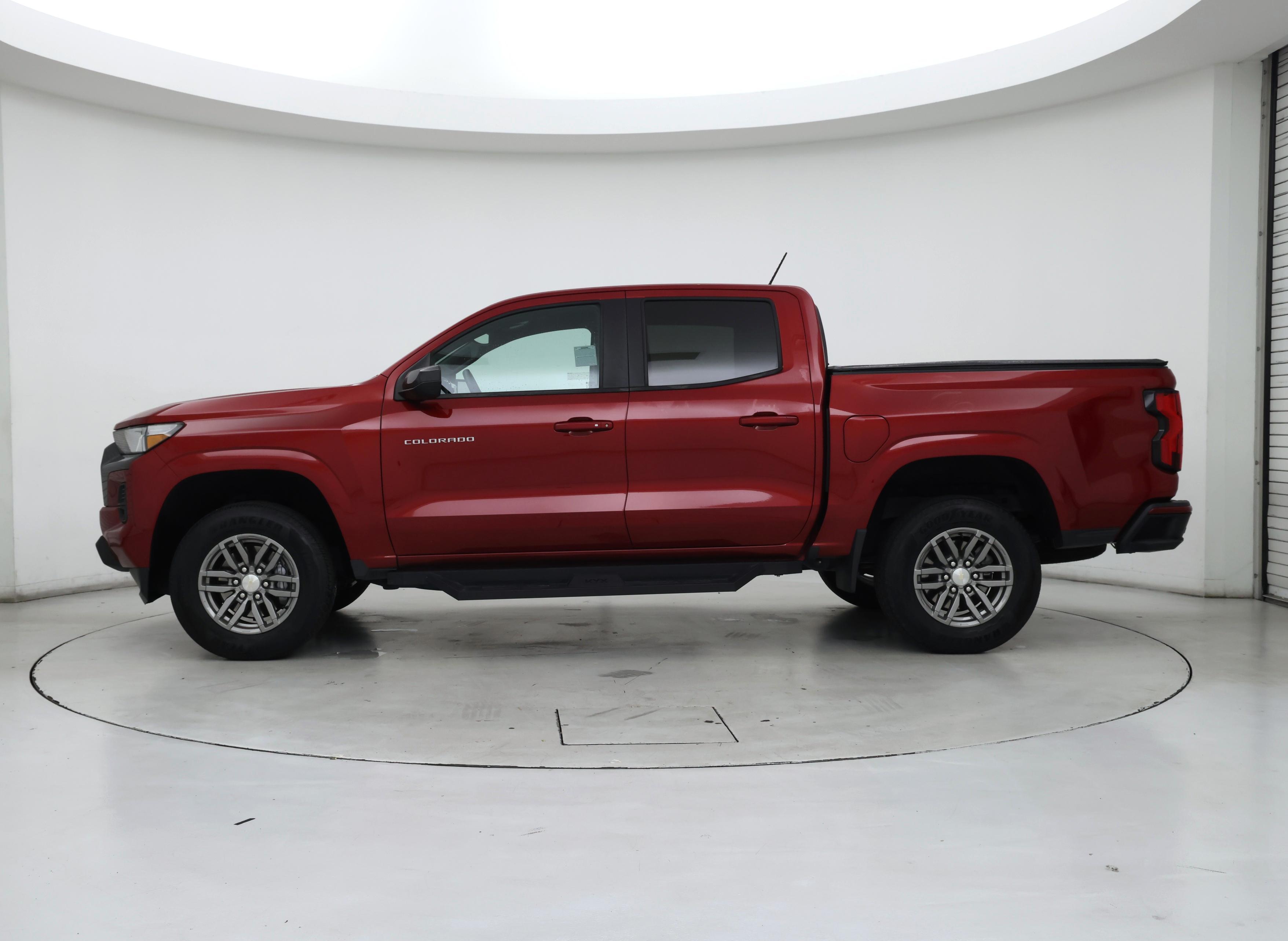 Thumbnail: 2023 Chevrolet Colorado - 3
