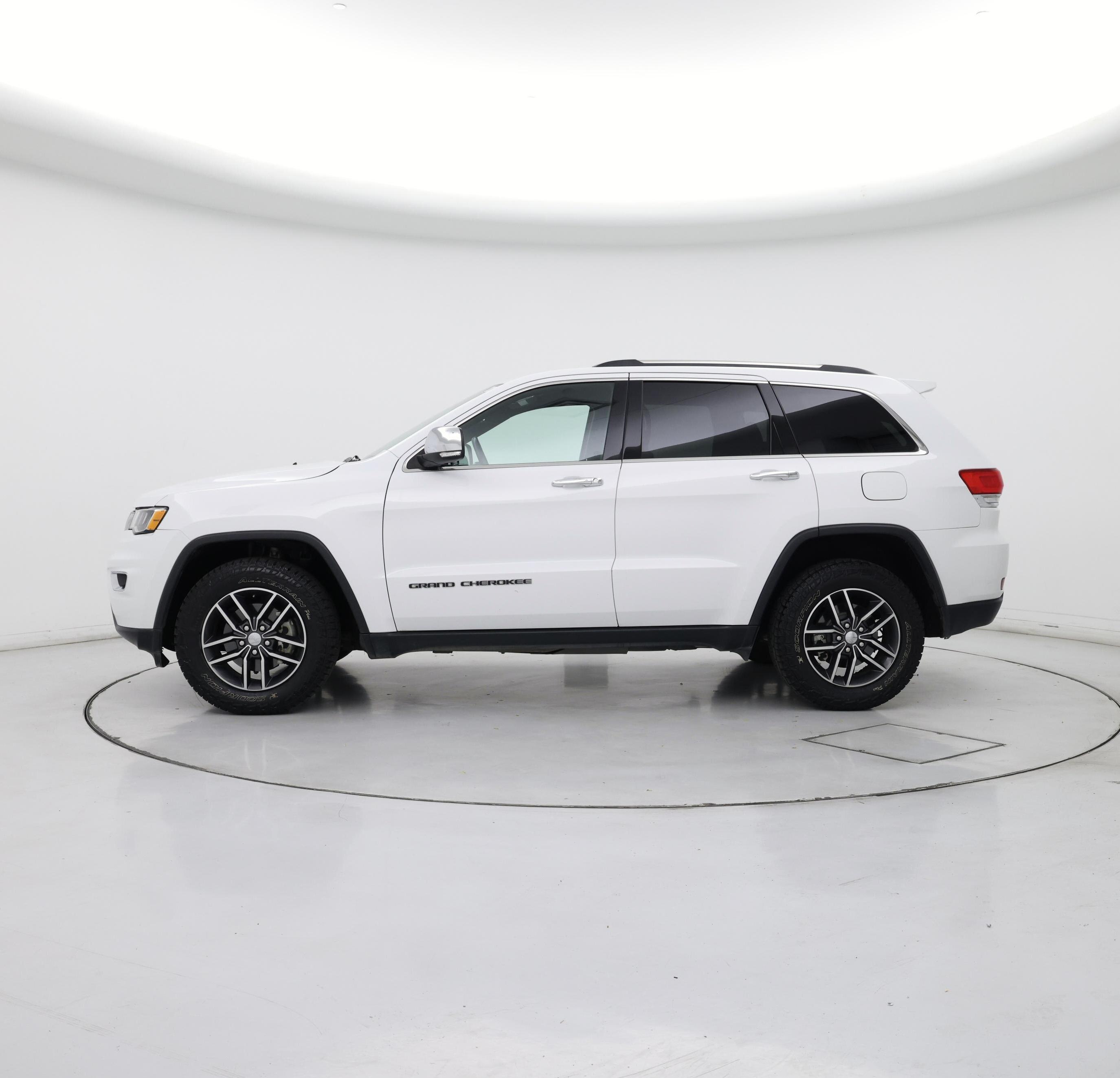 Thumbnail: 2018 Jeep Grand Cherokee - 3