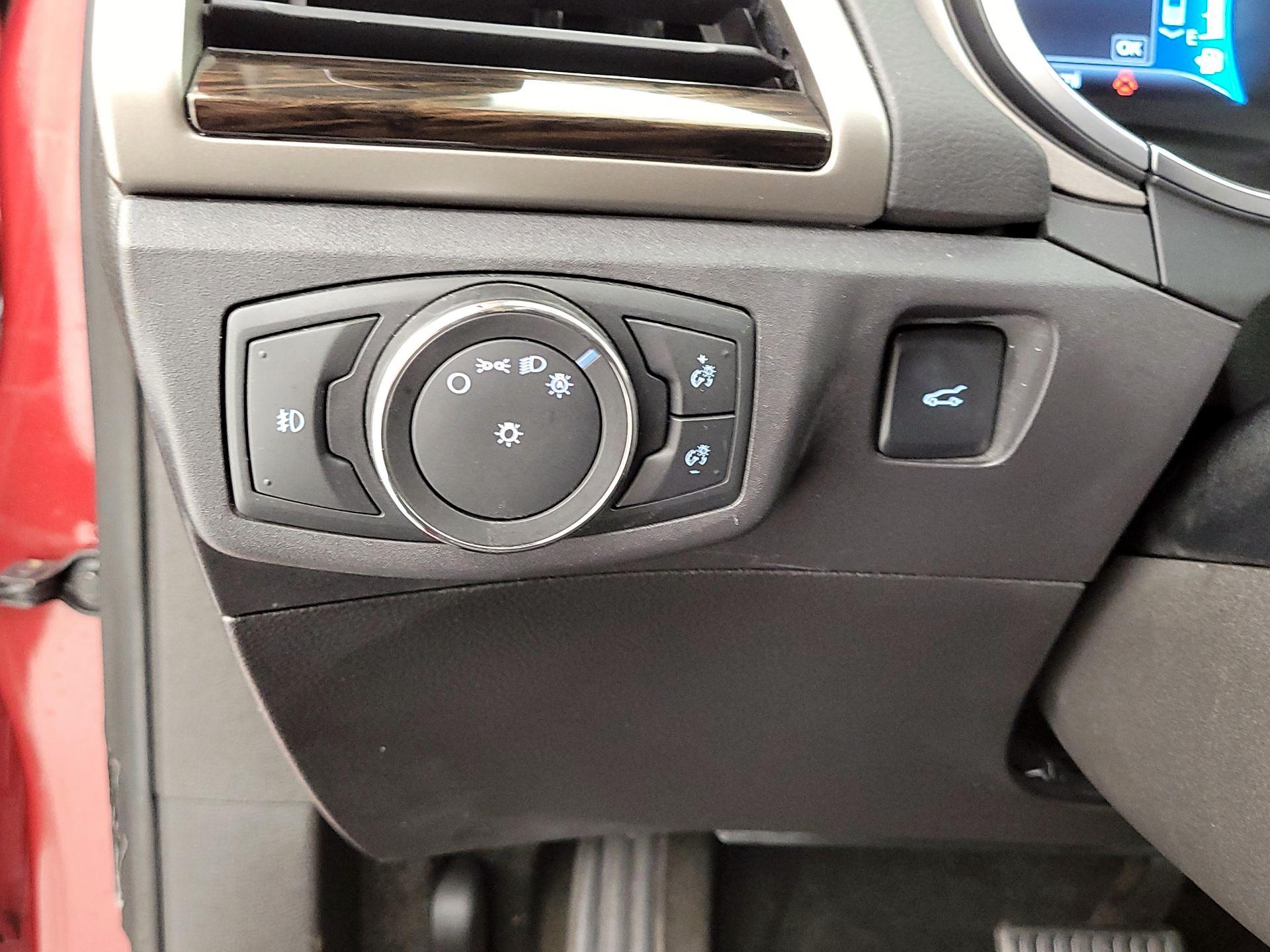 Thumbnail: 2016 Ford Fusion - 13