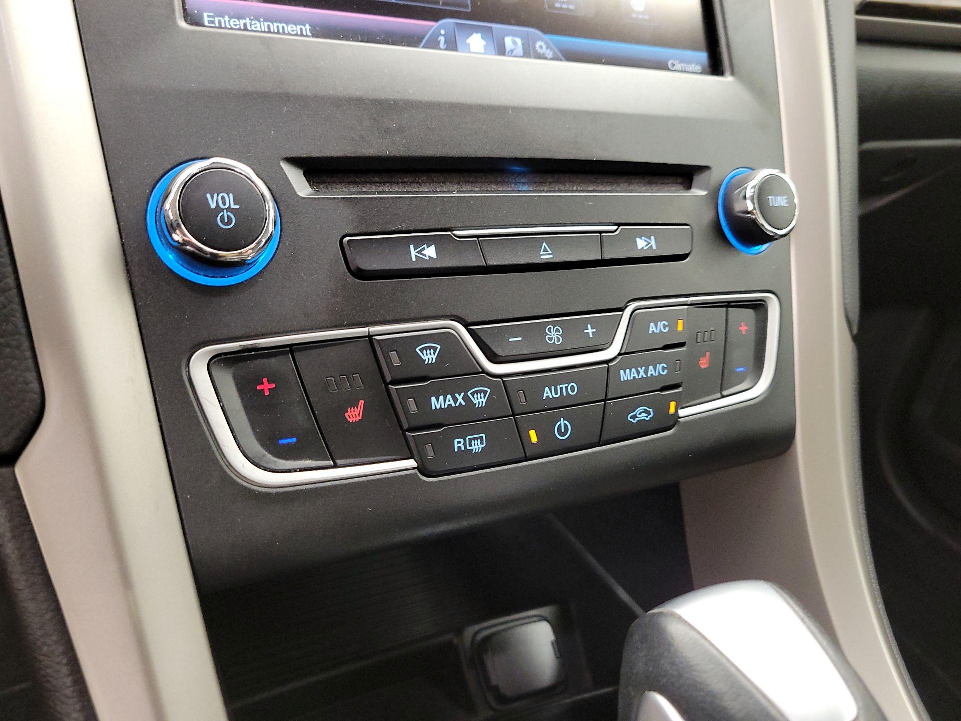 Thumbnail: 2016 Ford Fusion - 17