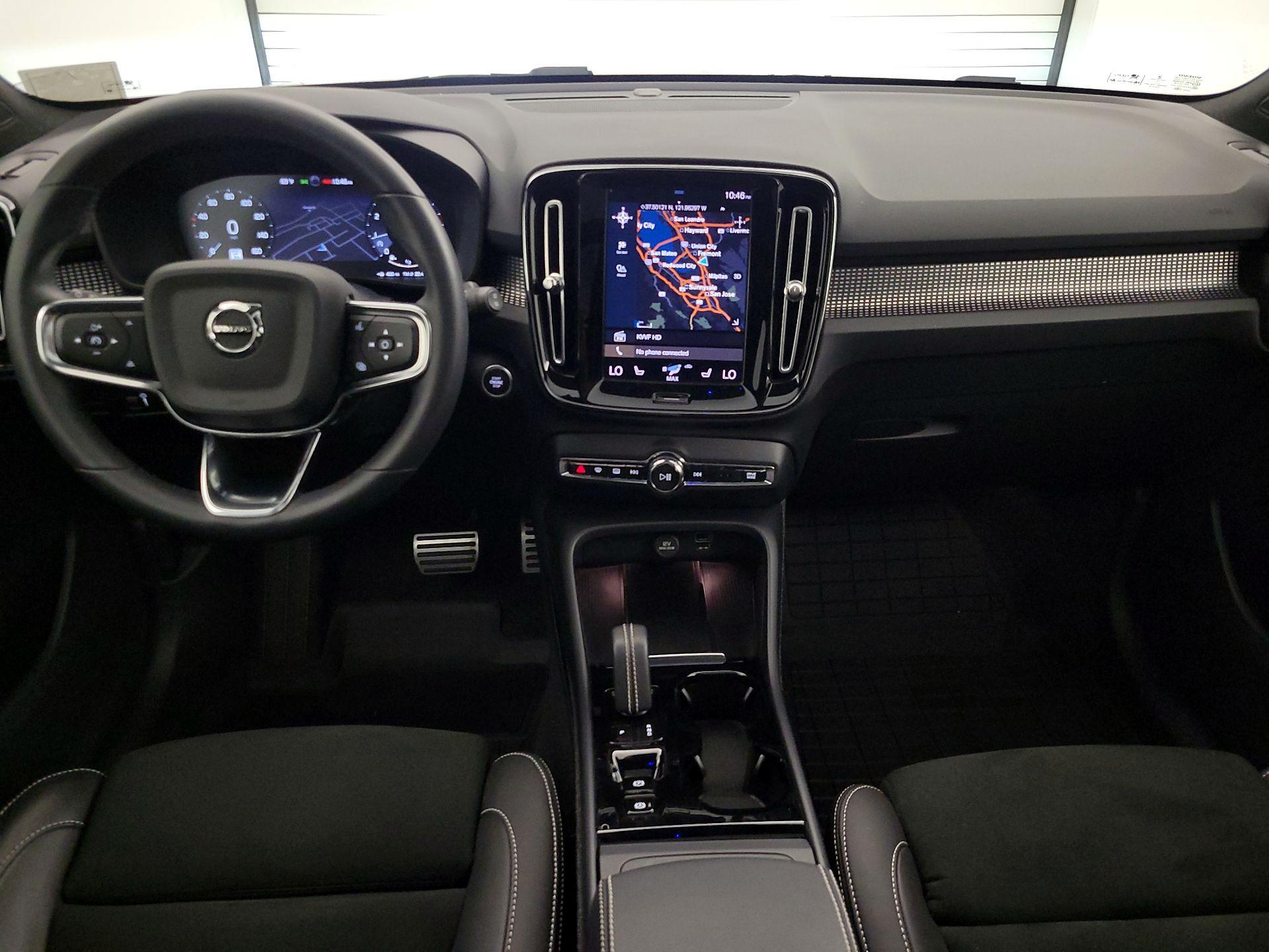 Thumbnail: 2022 Volvo XC40 - 9