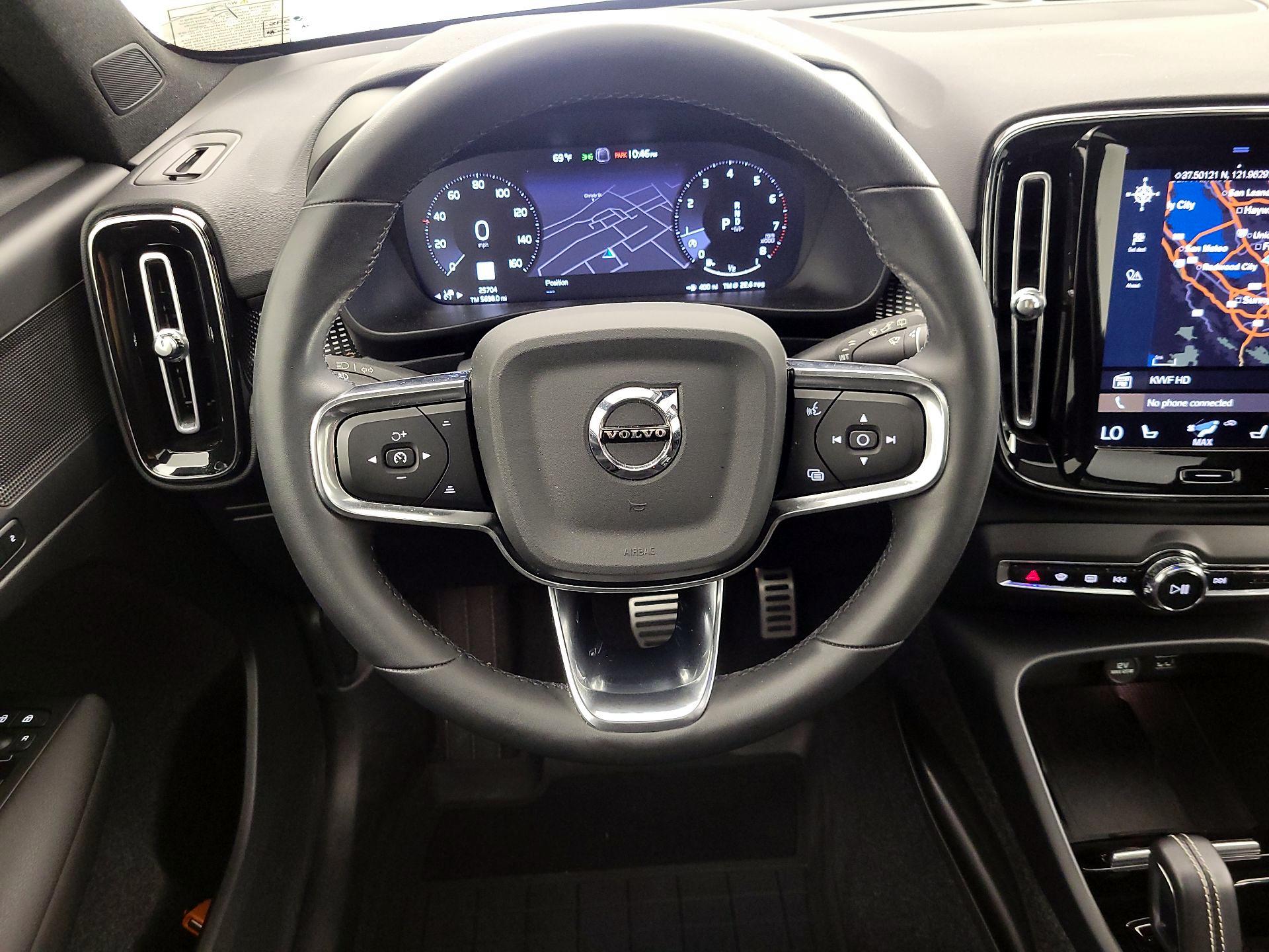 Thumbnail: 2022 Volvo XC40 - 10