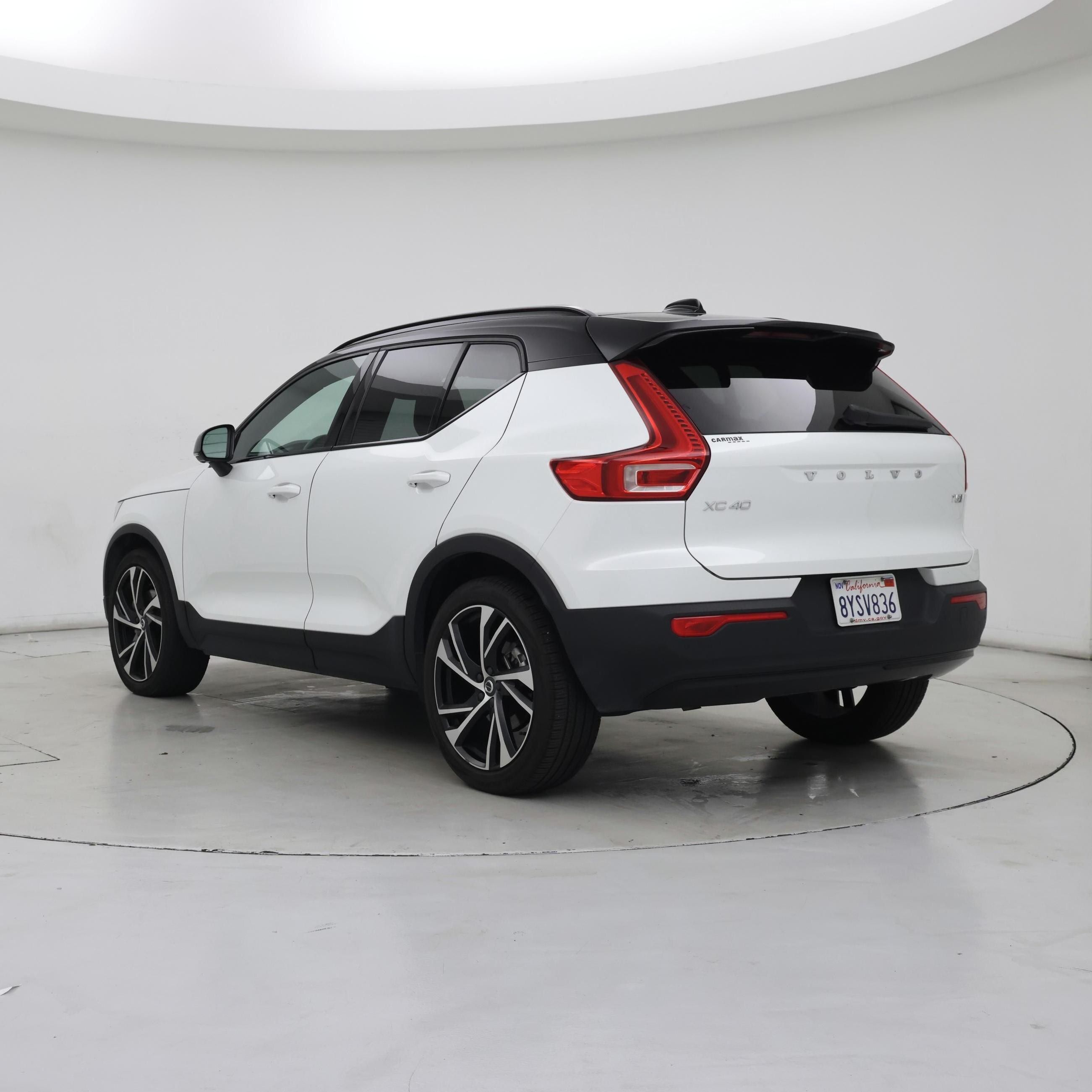 Thumbnail: 2022 Volvo XC40 - 2