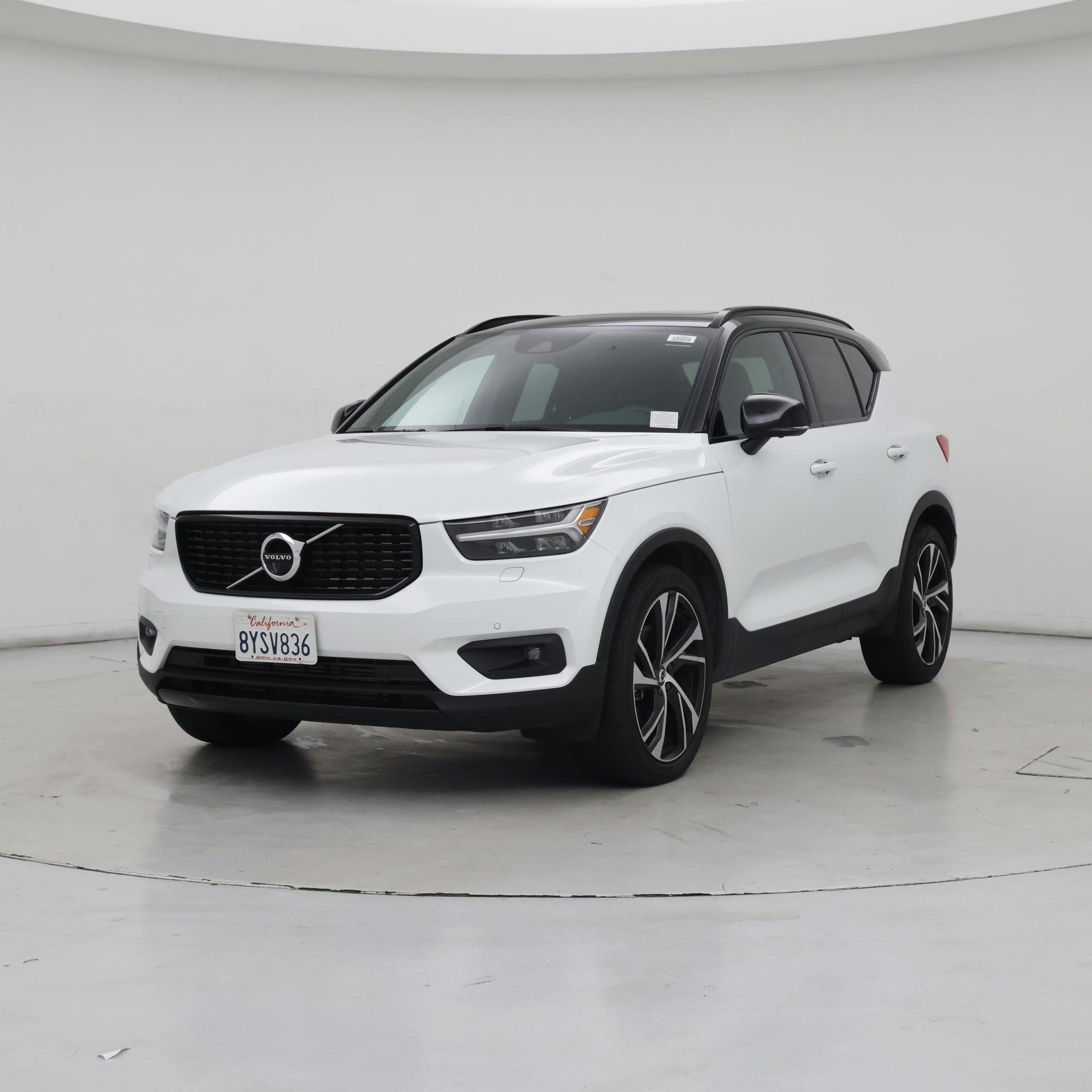Thumbnail: 2022 Volvo XC40 - 4