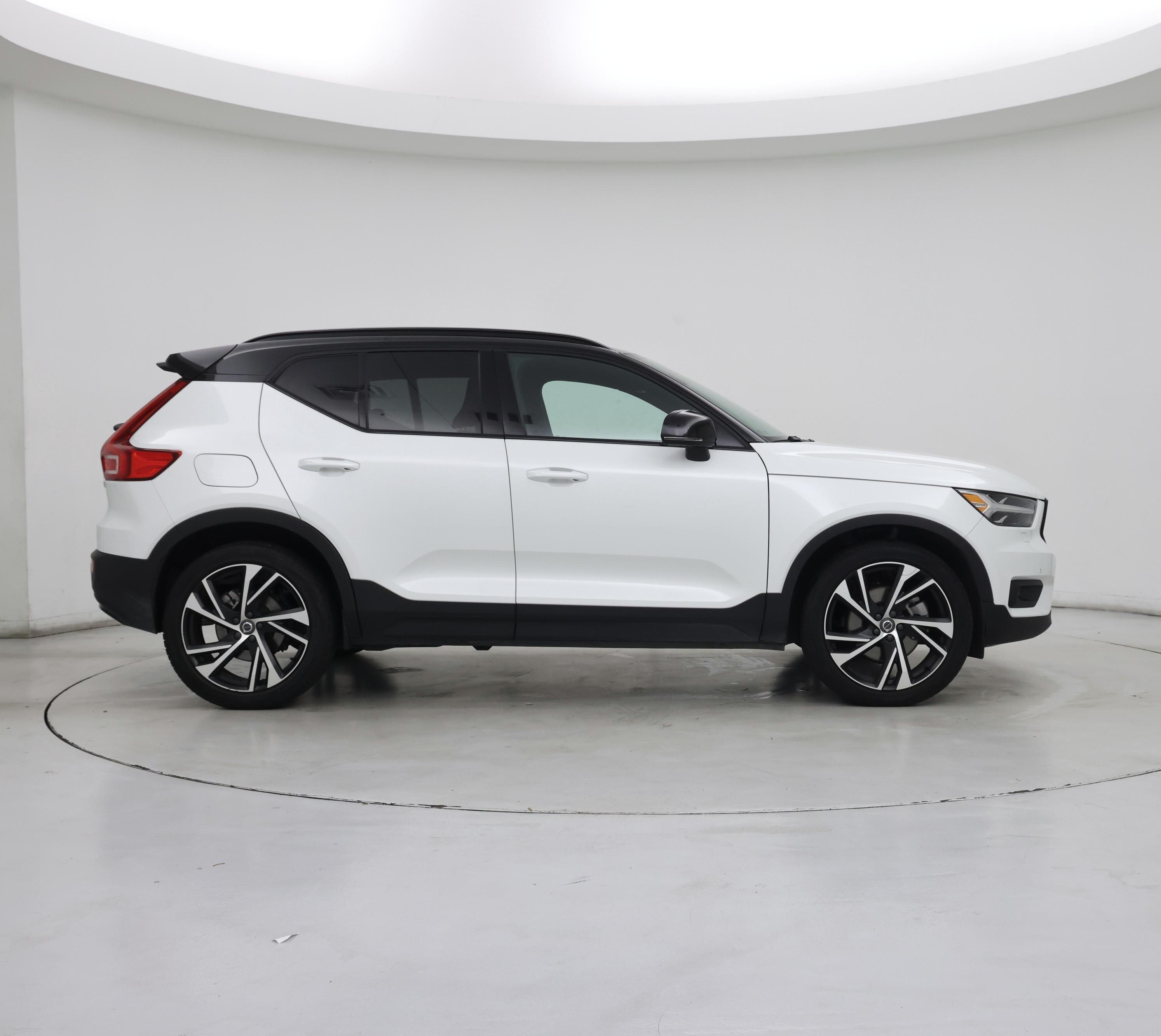 Thumbnail: 2022 Volvo XC40 - 7