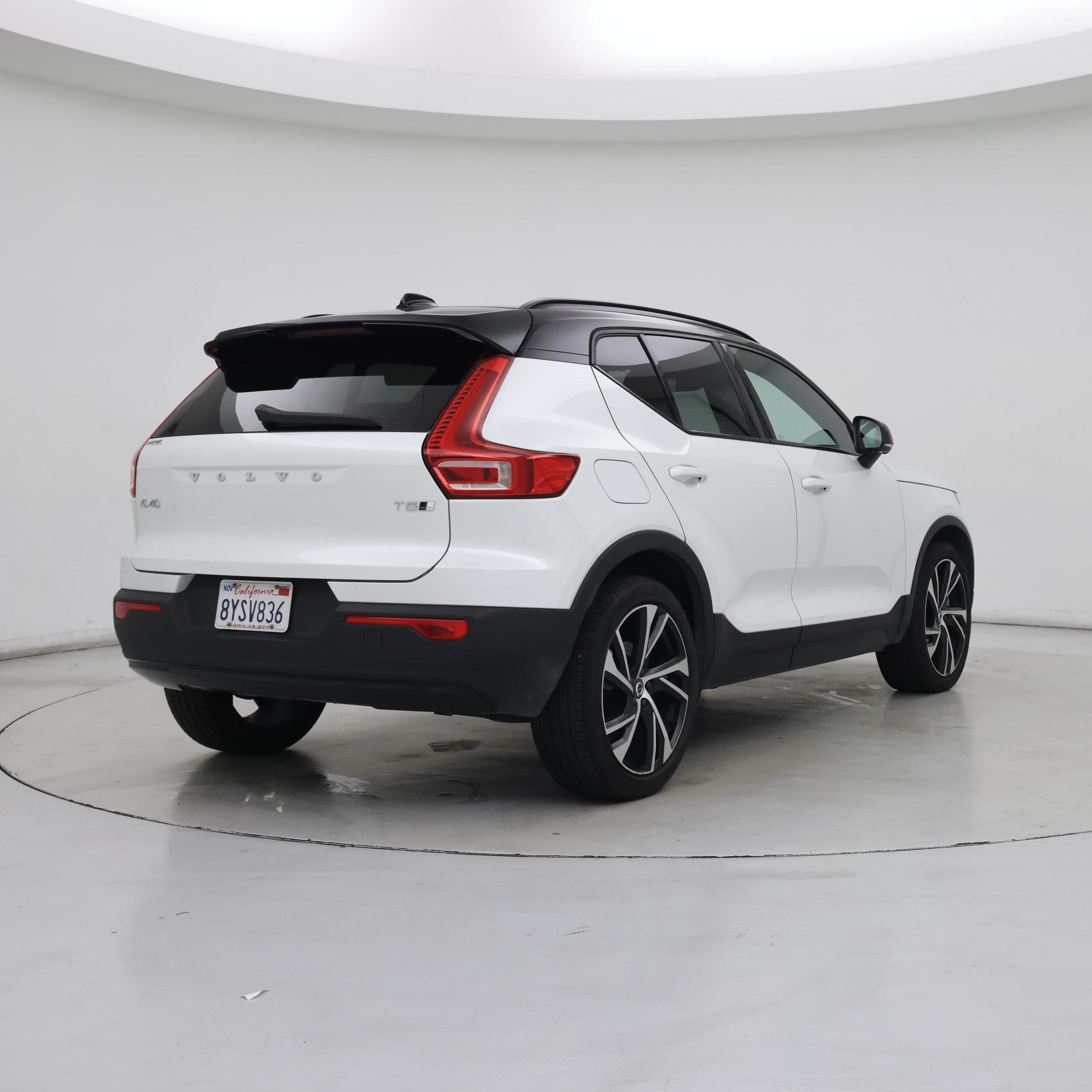 Thumbnail: 2022 Volvo XC40 - 8
