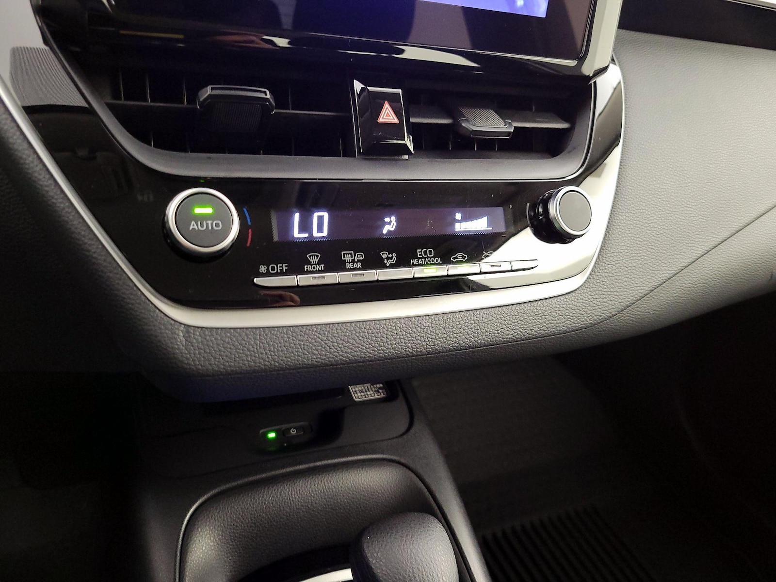 2025 Toyota Corolla LE - Photo 17