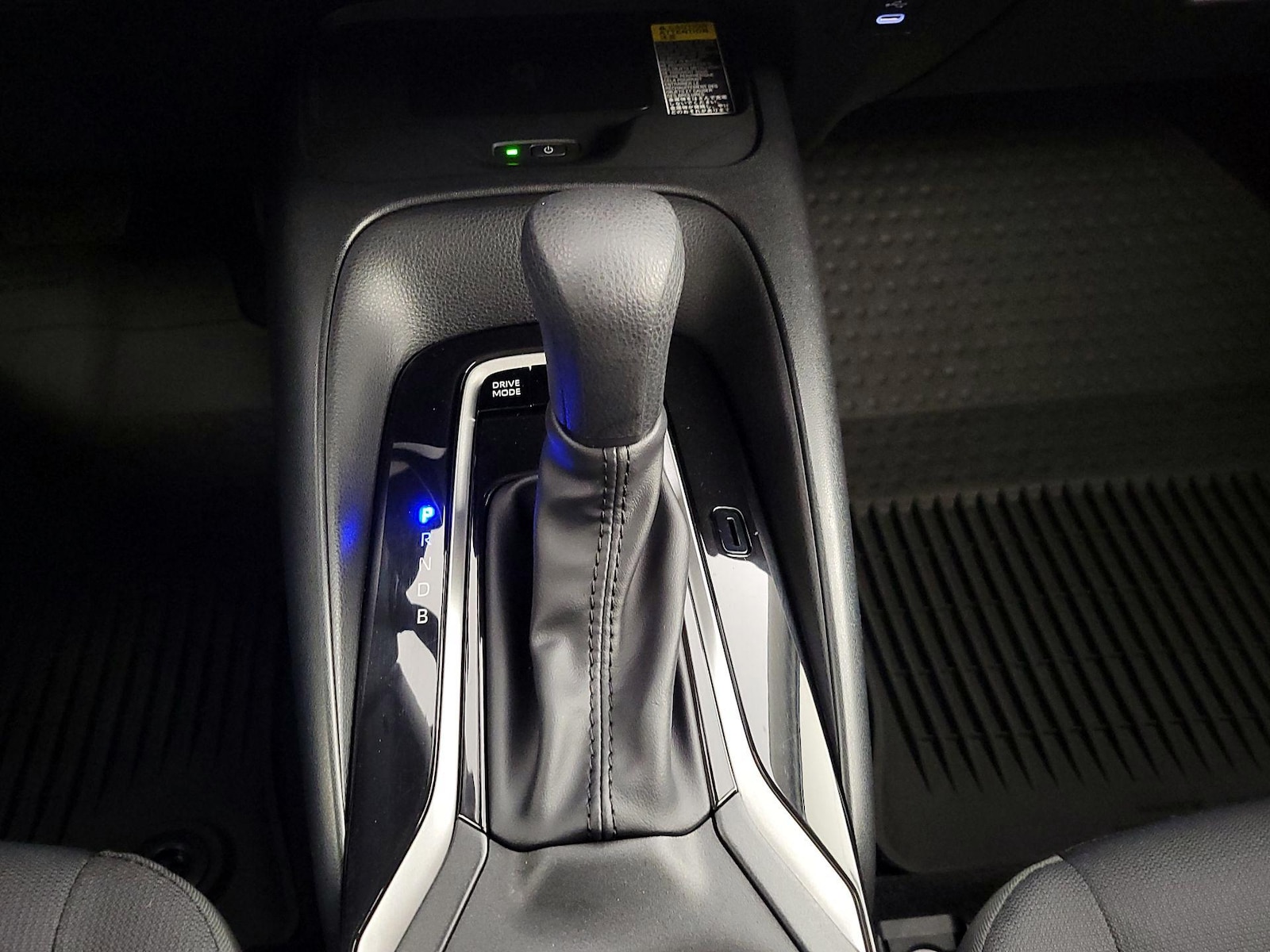 2025 Toyota Corolla LE - Photo 18