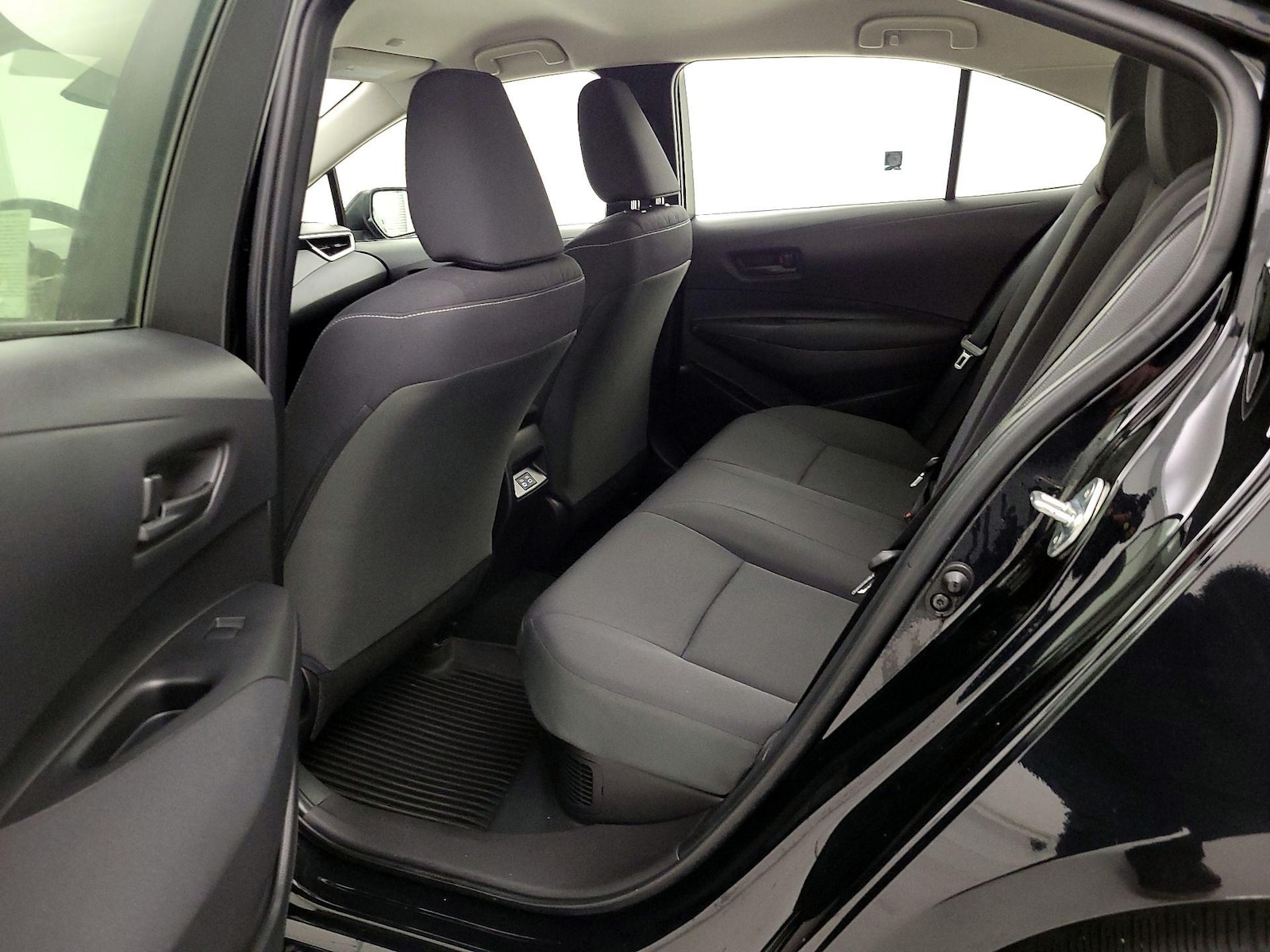 2025 Toyota Corolla LE - Photo 20
