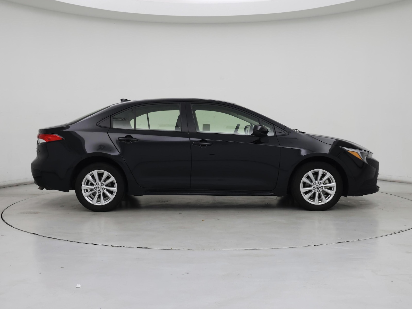 2025 Toyota Corolla LE - Photo 8