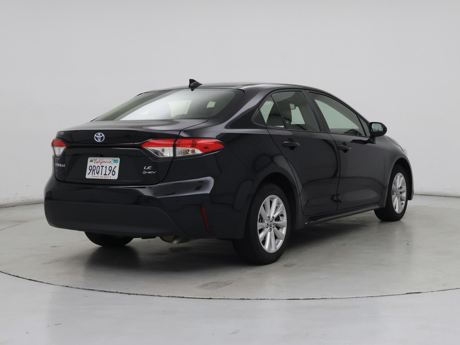 2025 Toyota Corolla LE - Photo 9