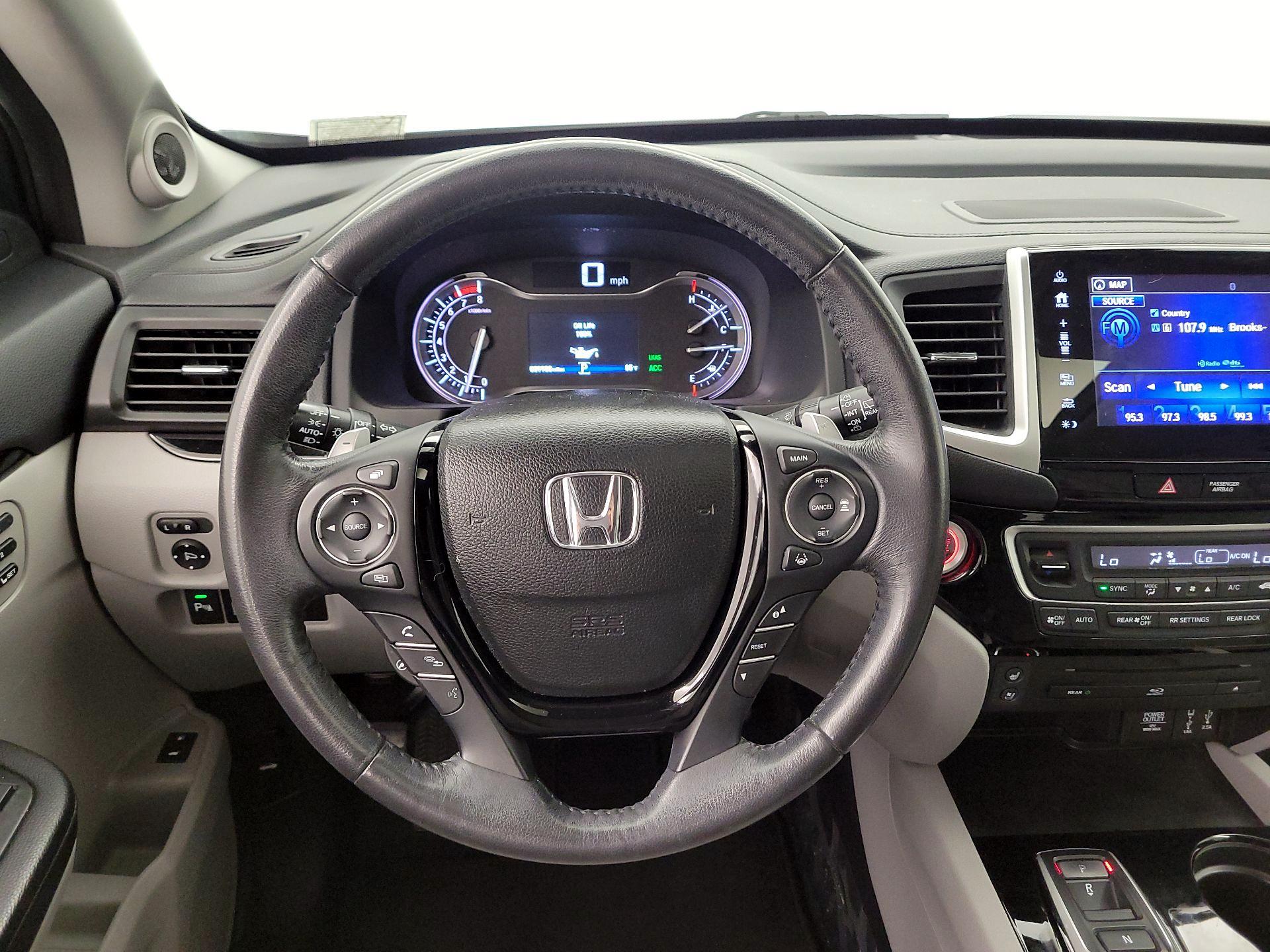 Thumbnail: 2017 Honda Pilot - 10