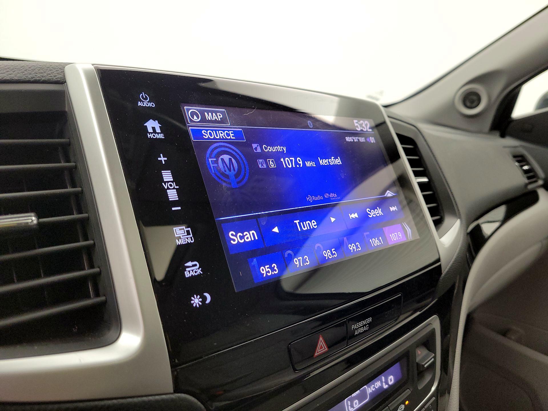 Thumbnail: 2017 Honda Pilot - 15