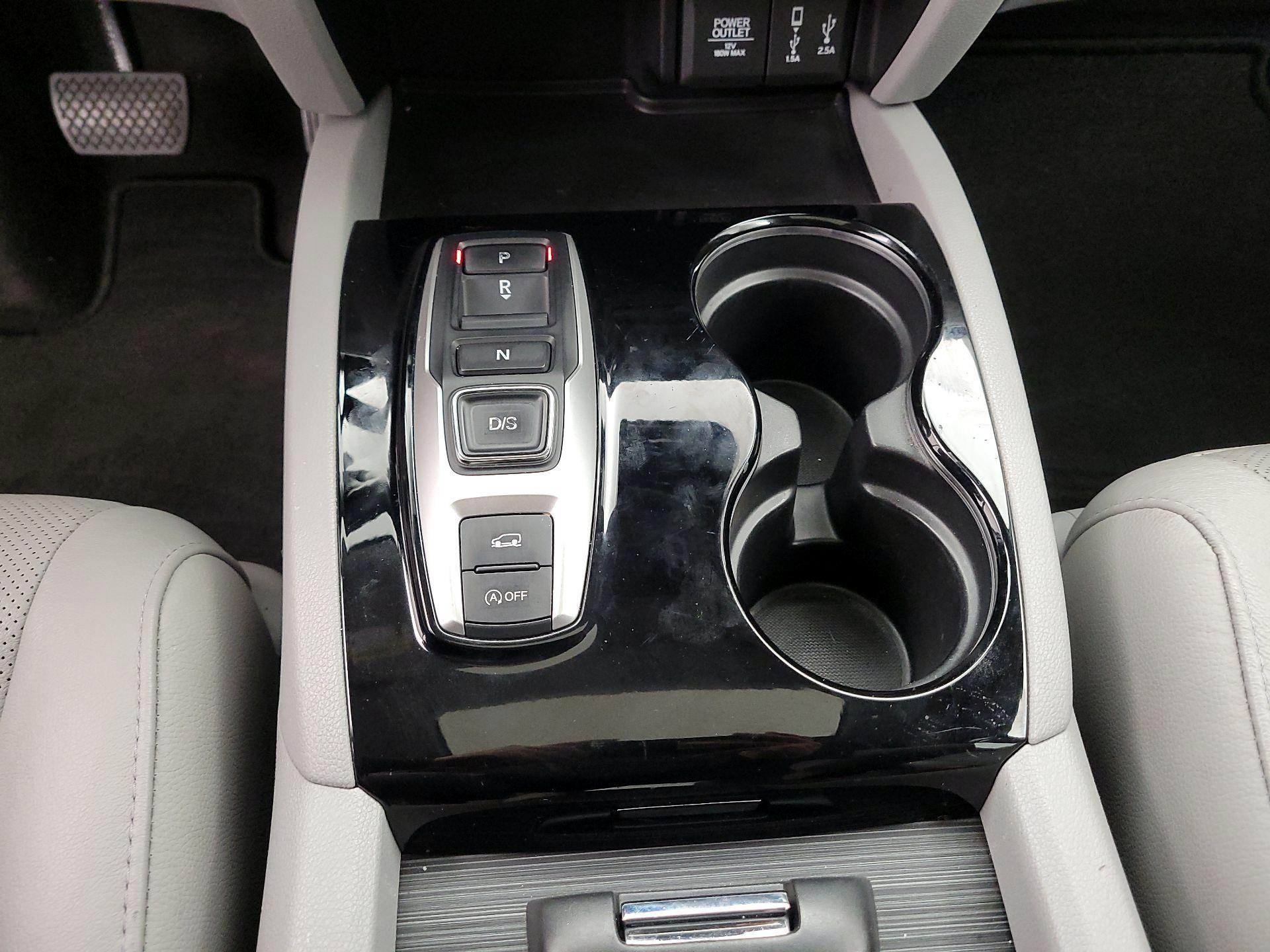 Thumbnail: 2017 Honda Pilot - 17