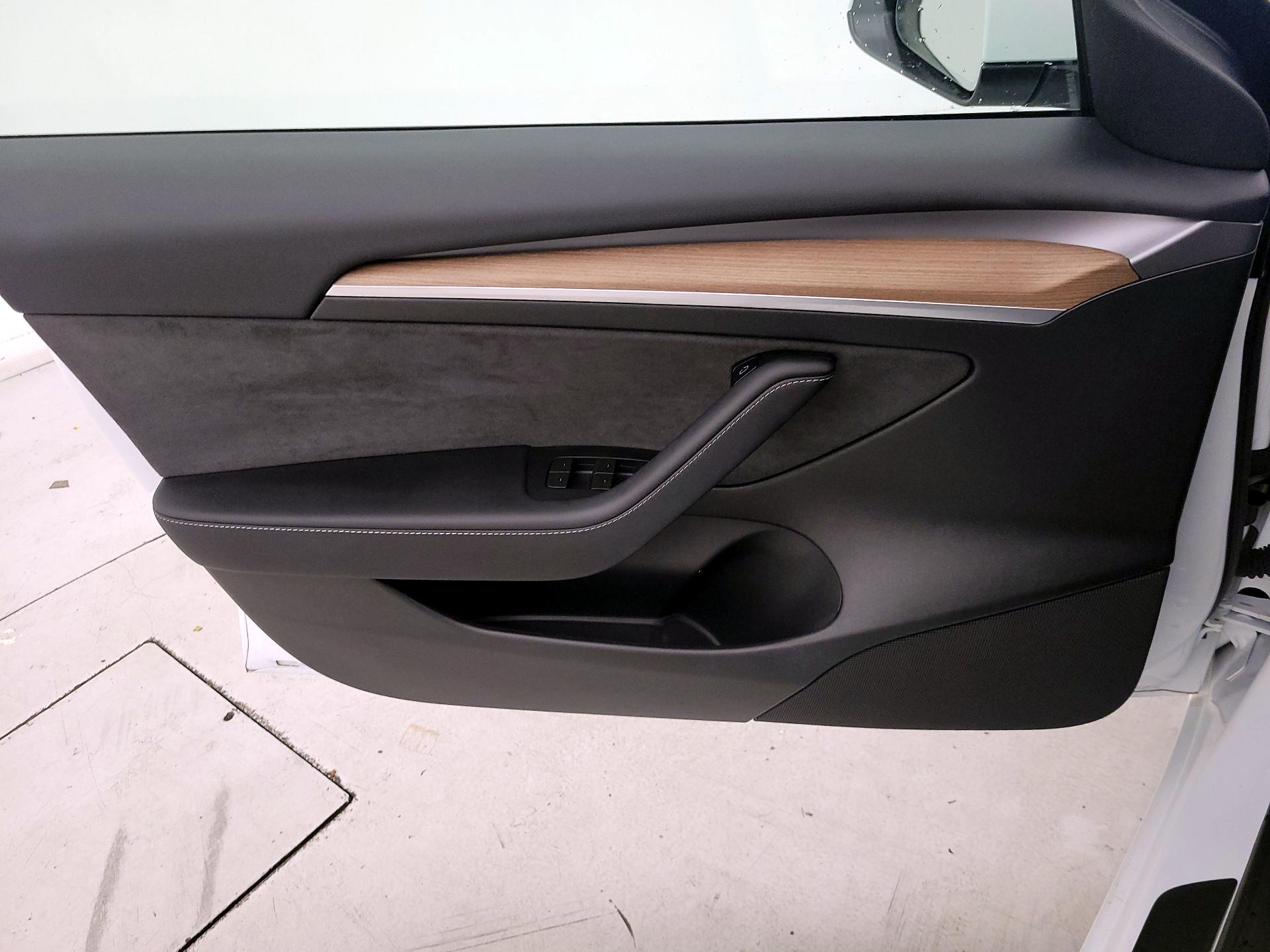 Thumbnail: 2023 Tesla Model 3 - 12