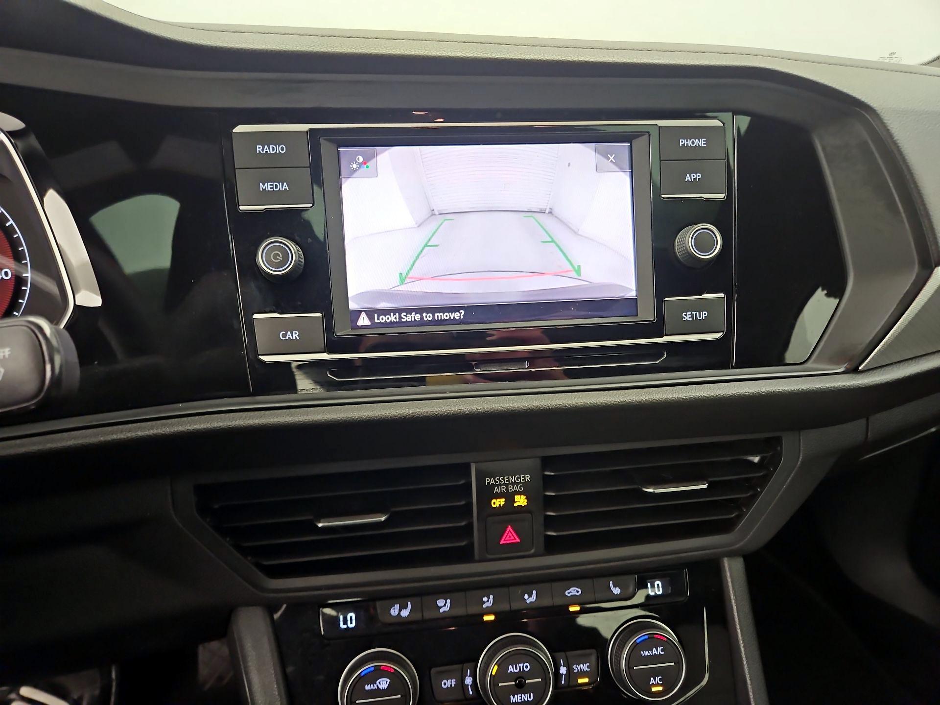 Thumbnail: 2019 Volkswagen Jetta - 14