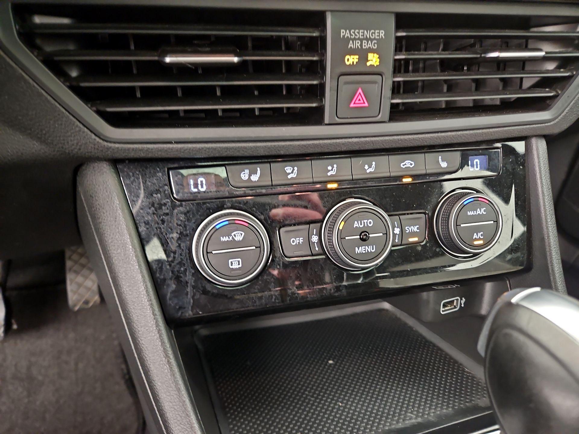 Thumbnail: 2019 Volkswagen Jetta - 16