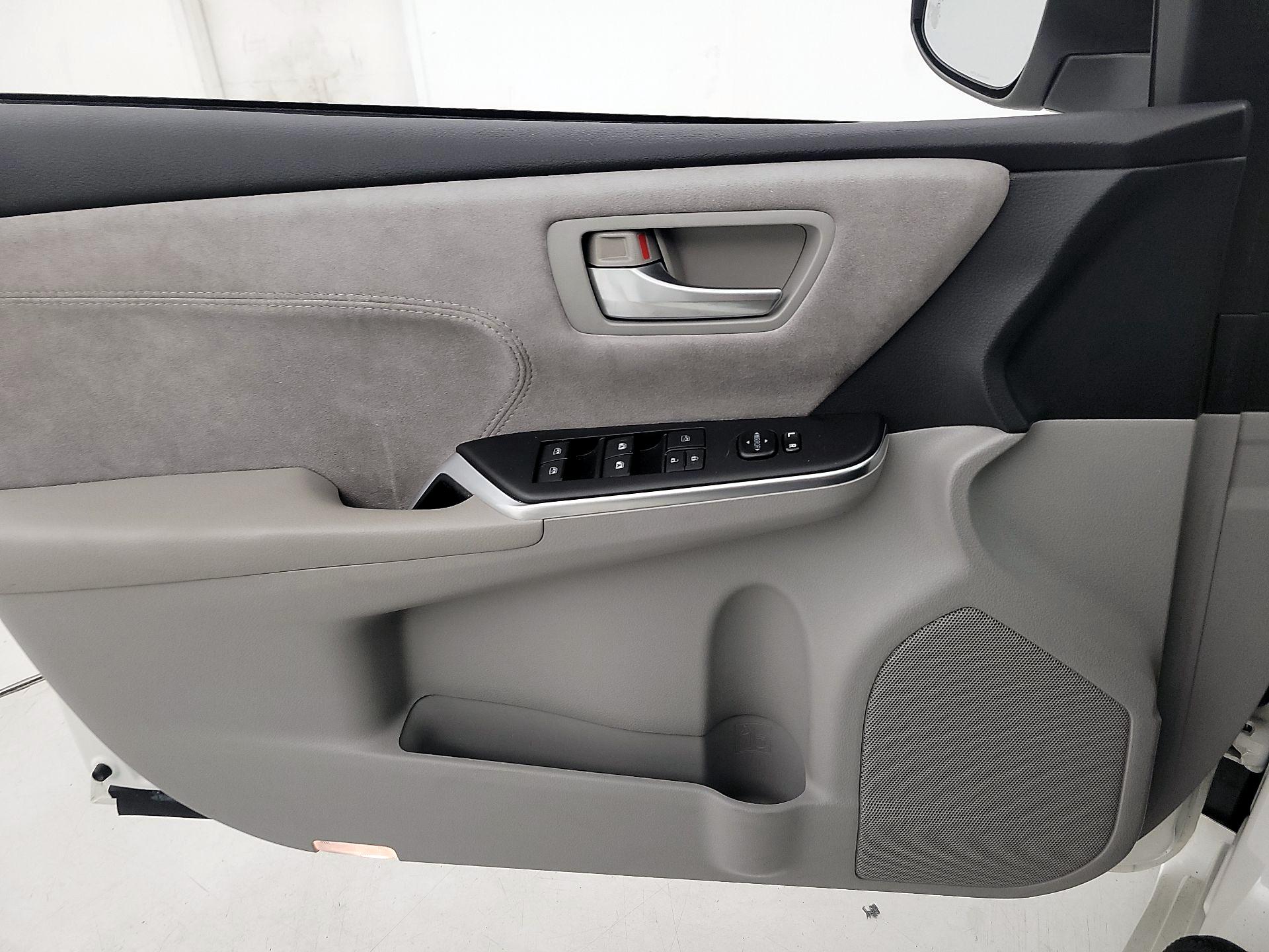 Thumbnail: 2015 Toyota Camry - 12