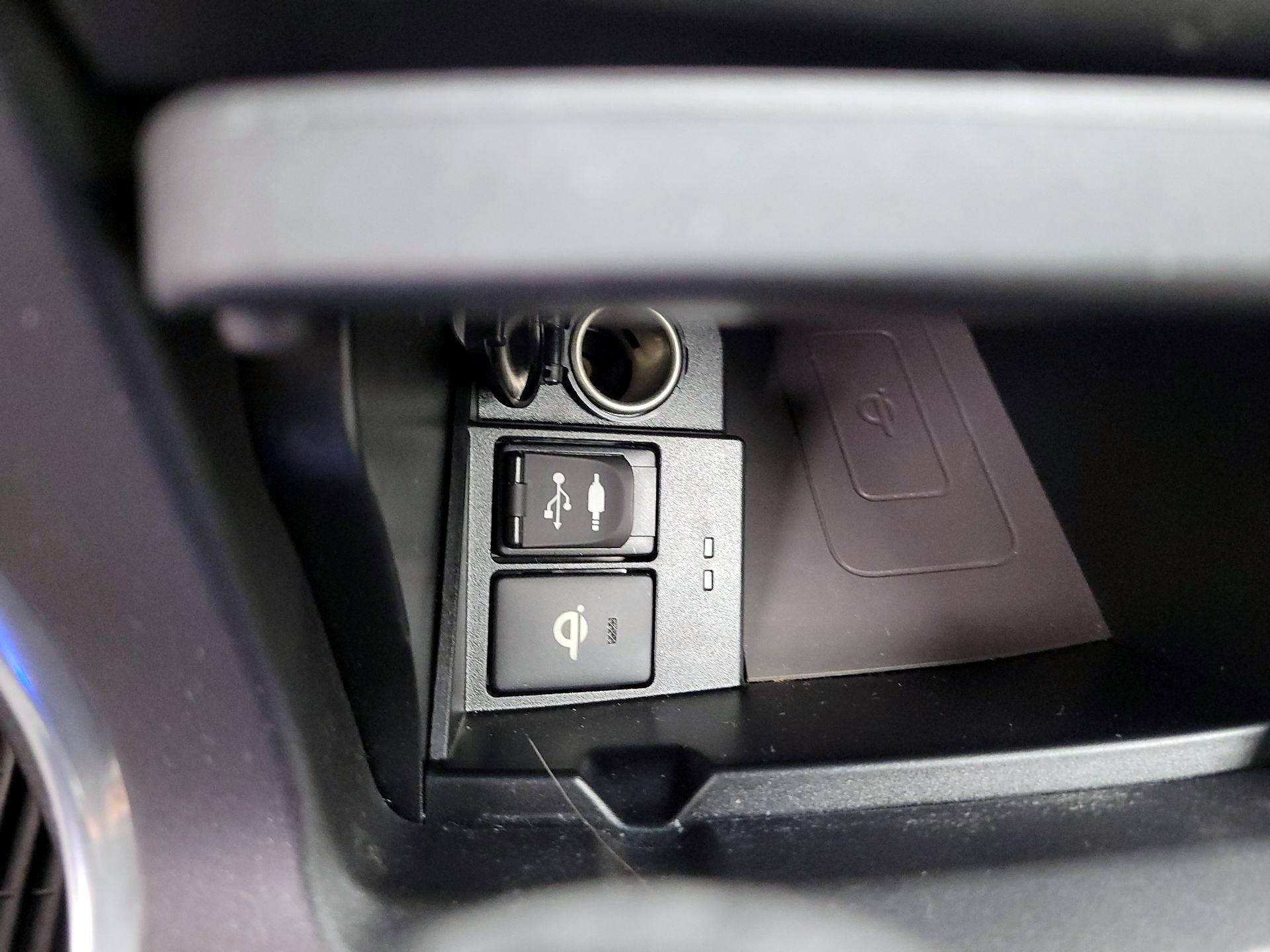 Thumbnail: 2015 Toyota Camry - 18
