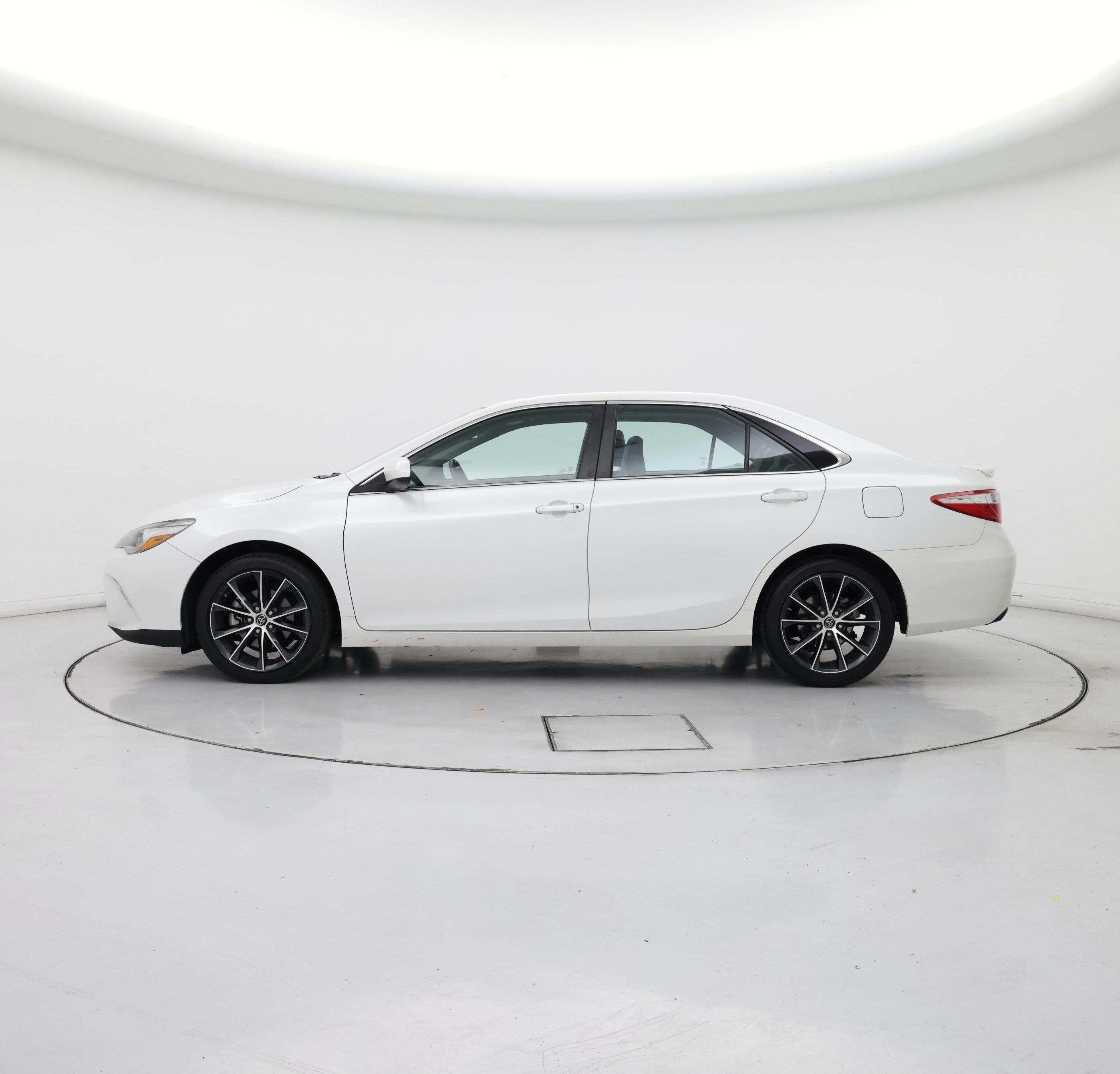 Thumbnail: 2015 Toyota Camry - 3