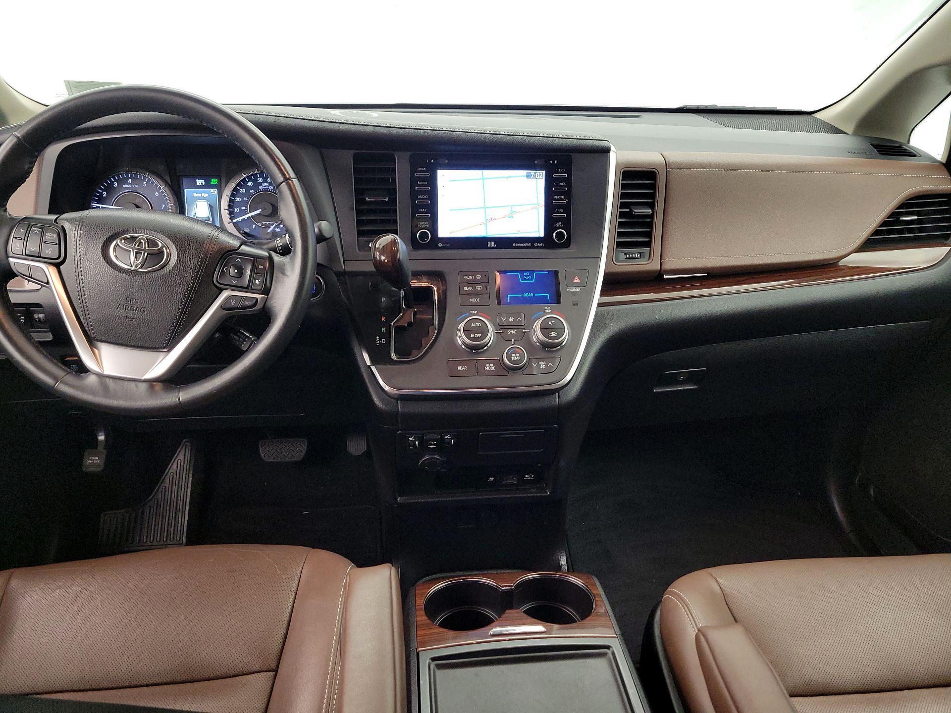 Thumbnail: 2019 Toyota Sienna - 9