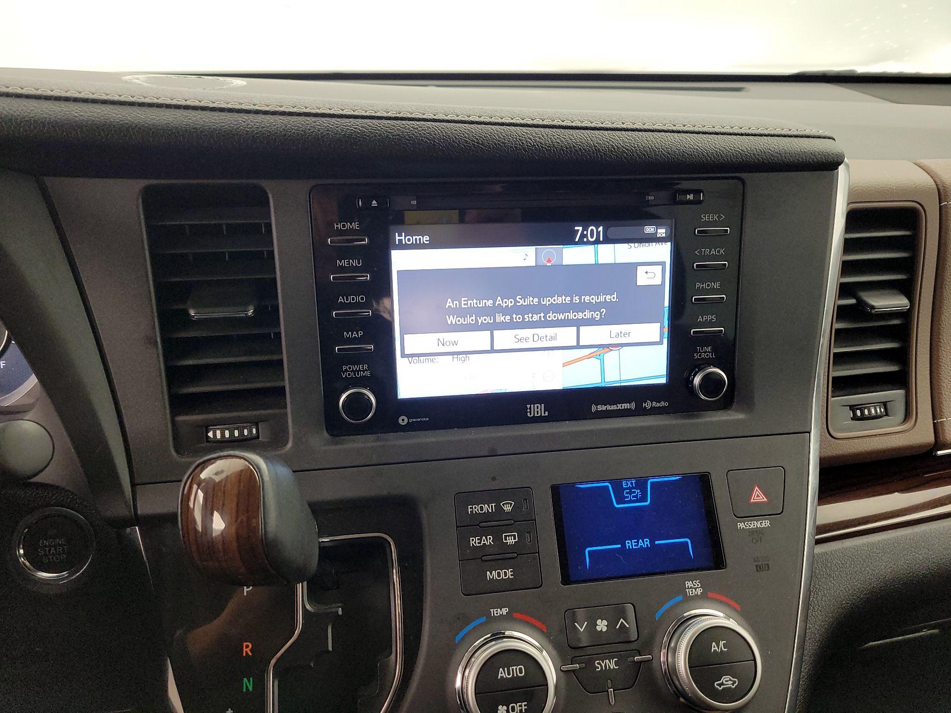 Thumbnail: 2019 Toyota Sienna - 16