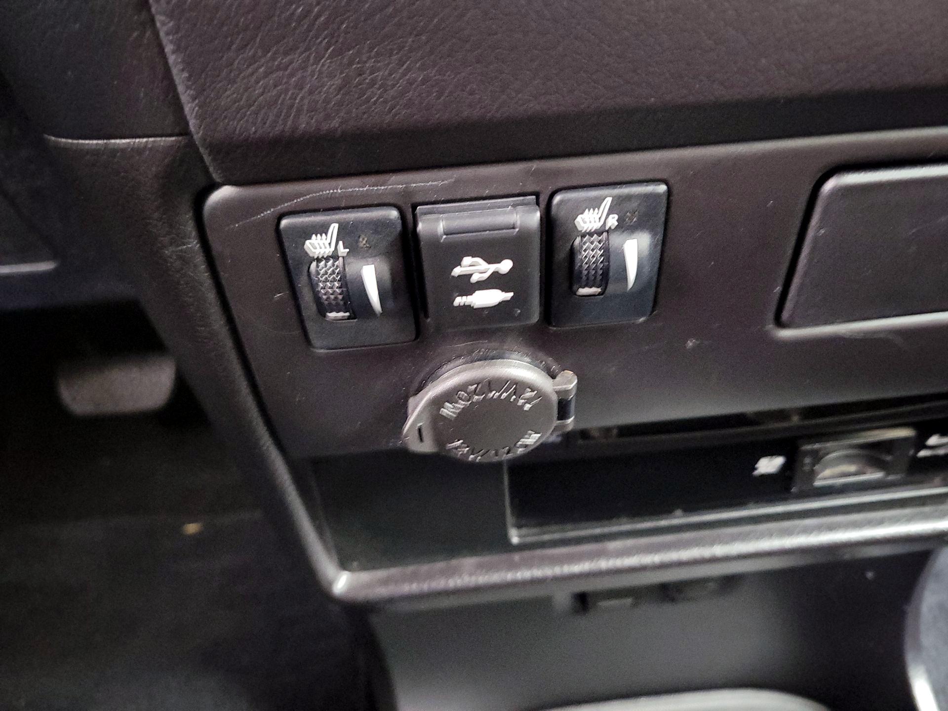 Thumbnail: 2019 Toyota Sienna - 19