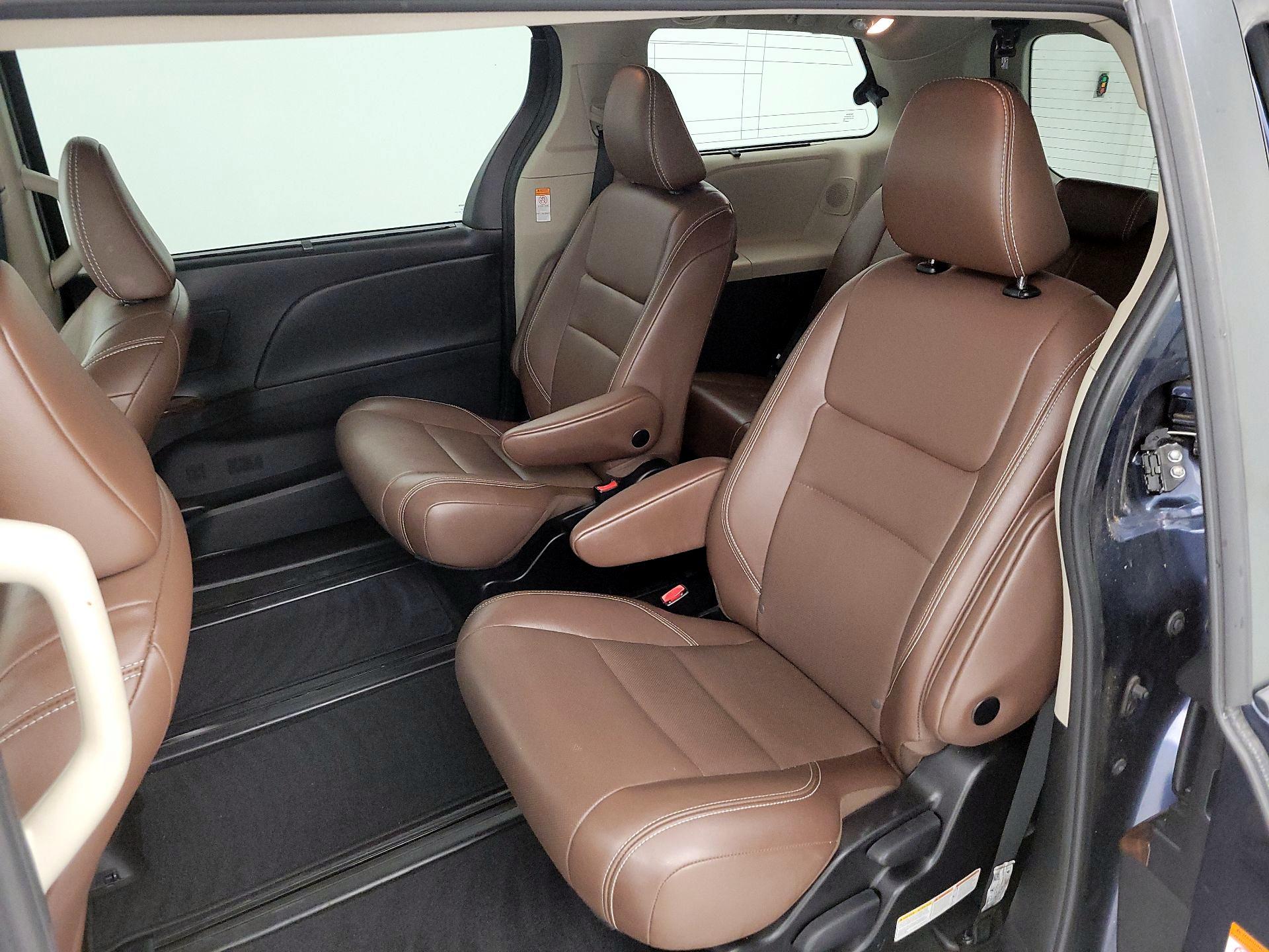 Thumbnail: 2019 Toyota Sienna - 20