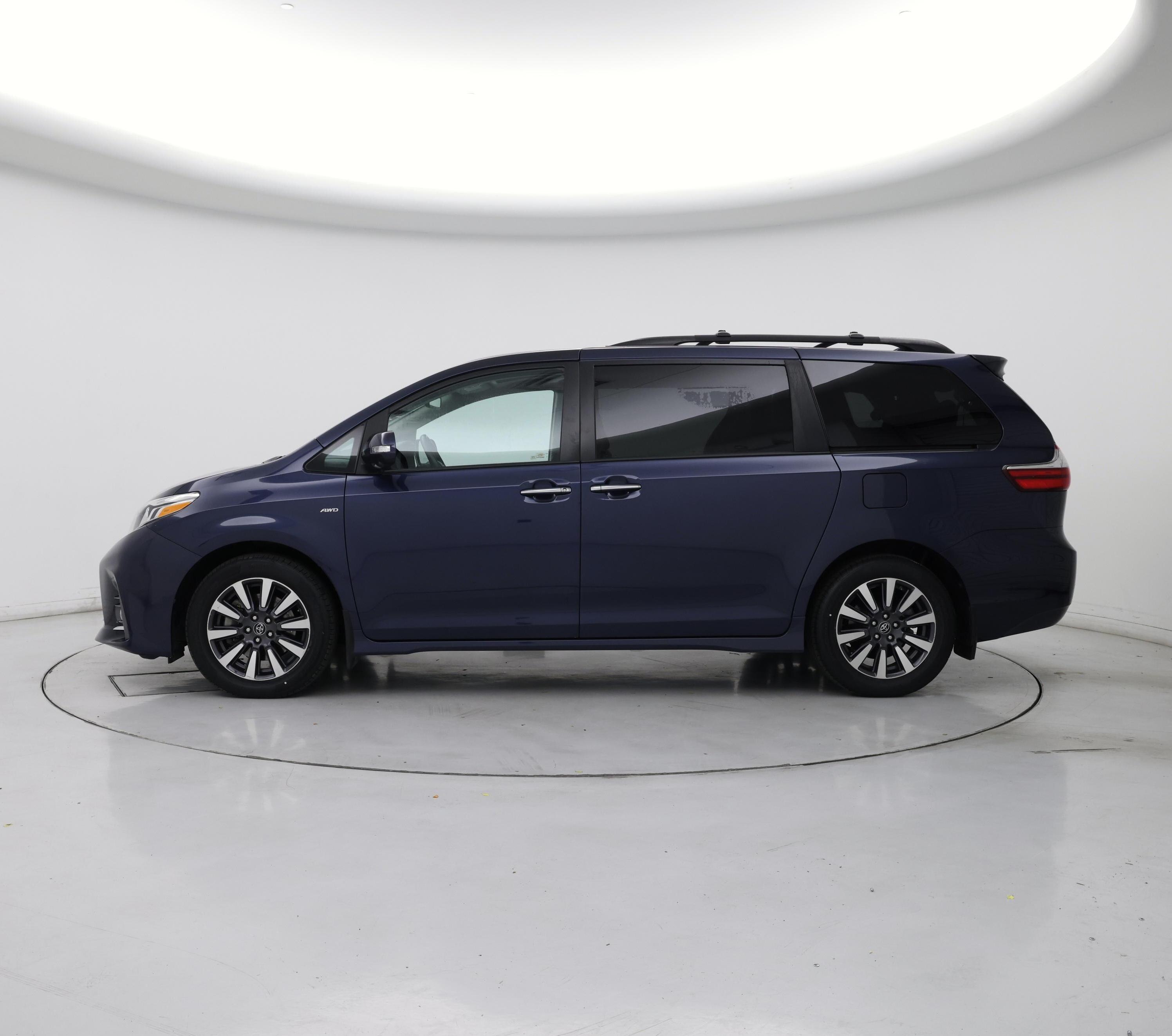 Thumbnail: 2019 Toyota Sienna - 3