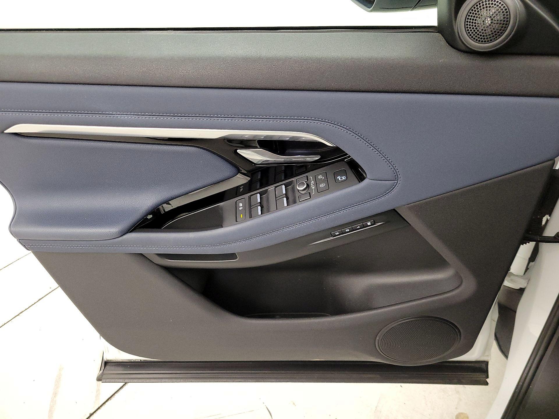 Thumbnail: 2020 Land Rover Range Rover Evoque - 12