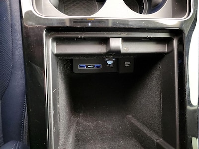 USB/AUX Ports